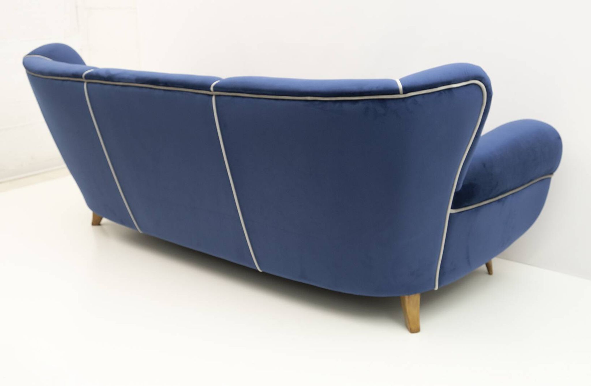 Guglielmo Ulrich Art Deco Italian Velvet Sofa, 1940s
