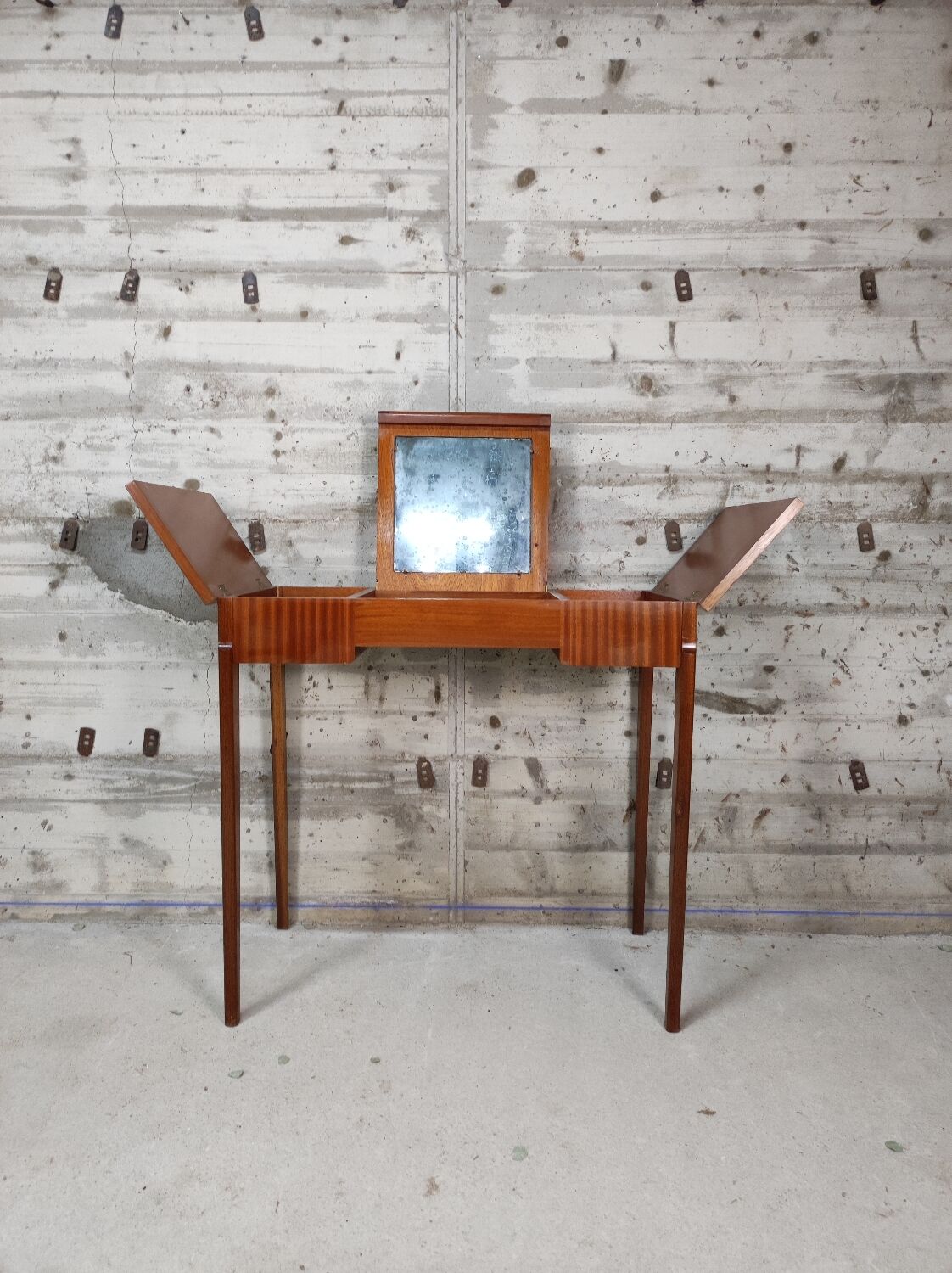 Wooden dressing table