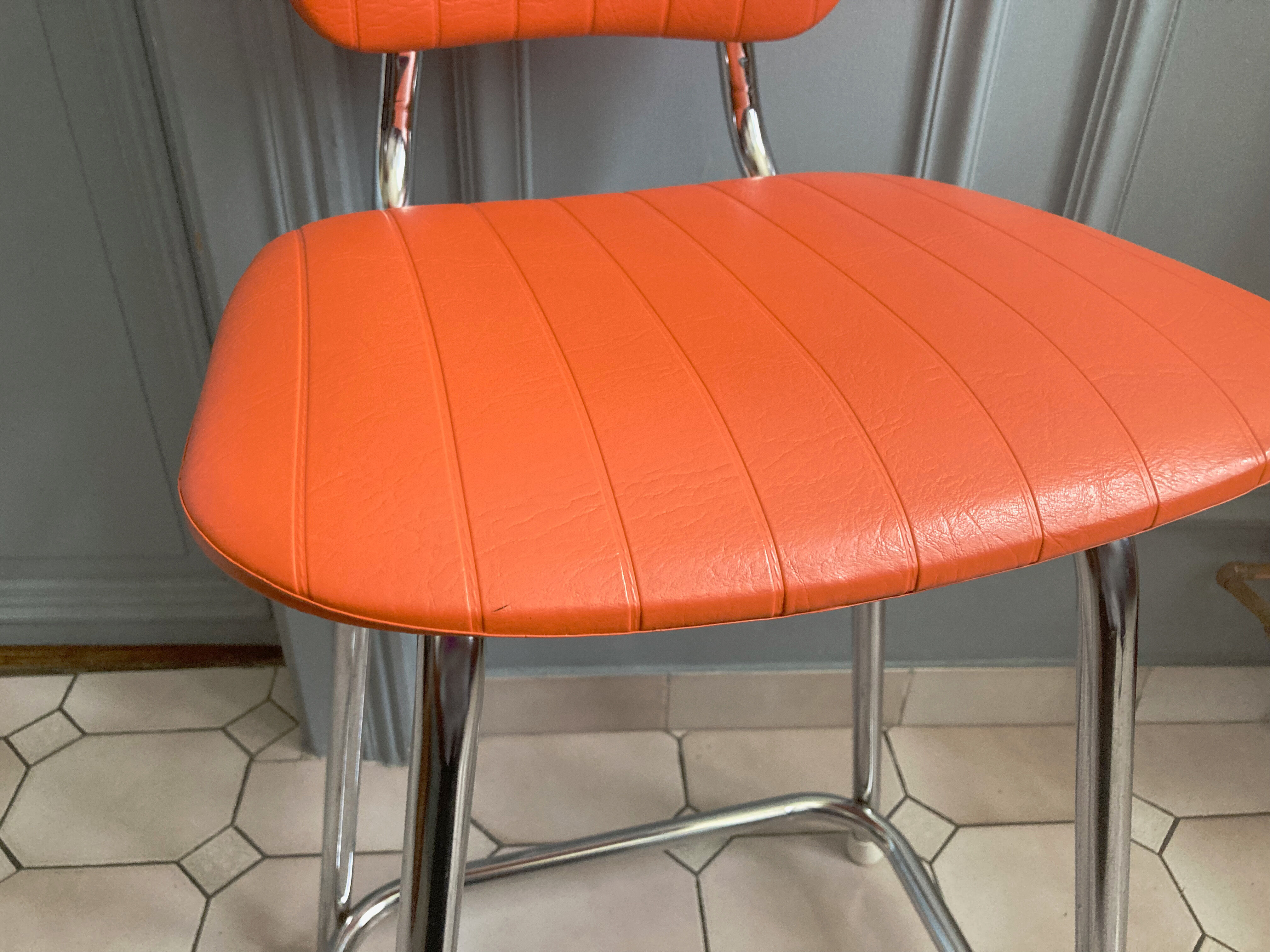 Duo of chair and stool 1970 orange and chromes