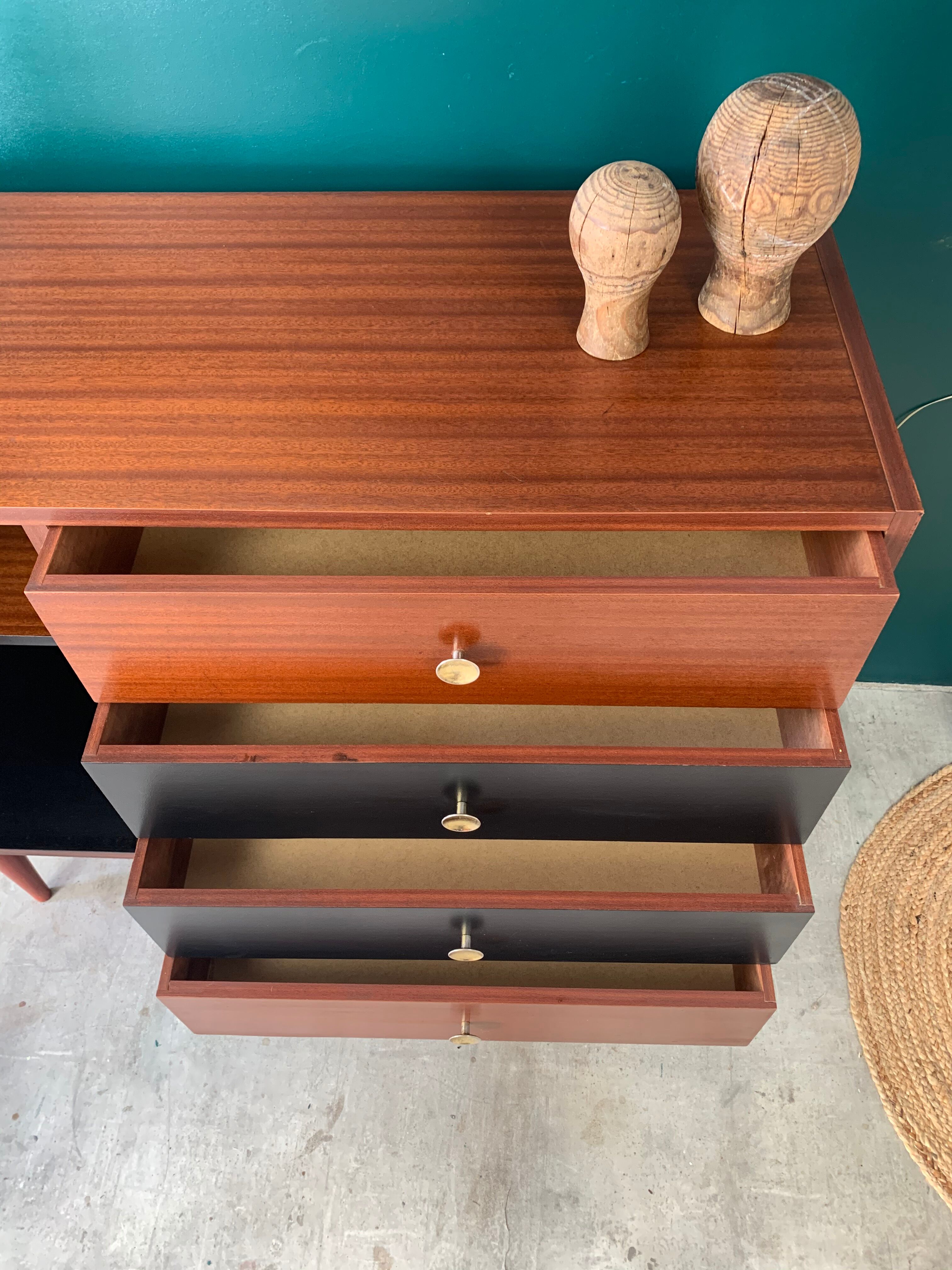 Dresser with tapered feet