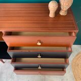 Dresser with tapered feet