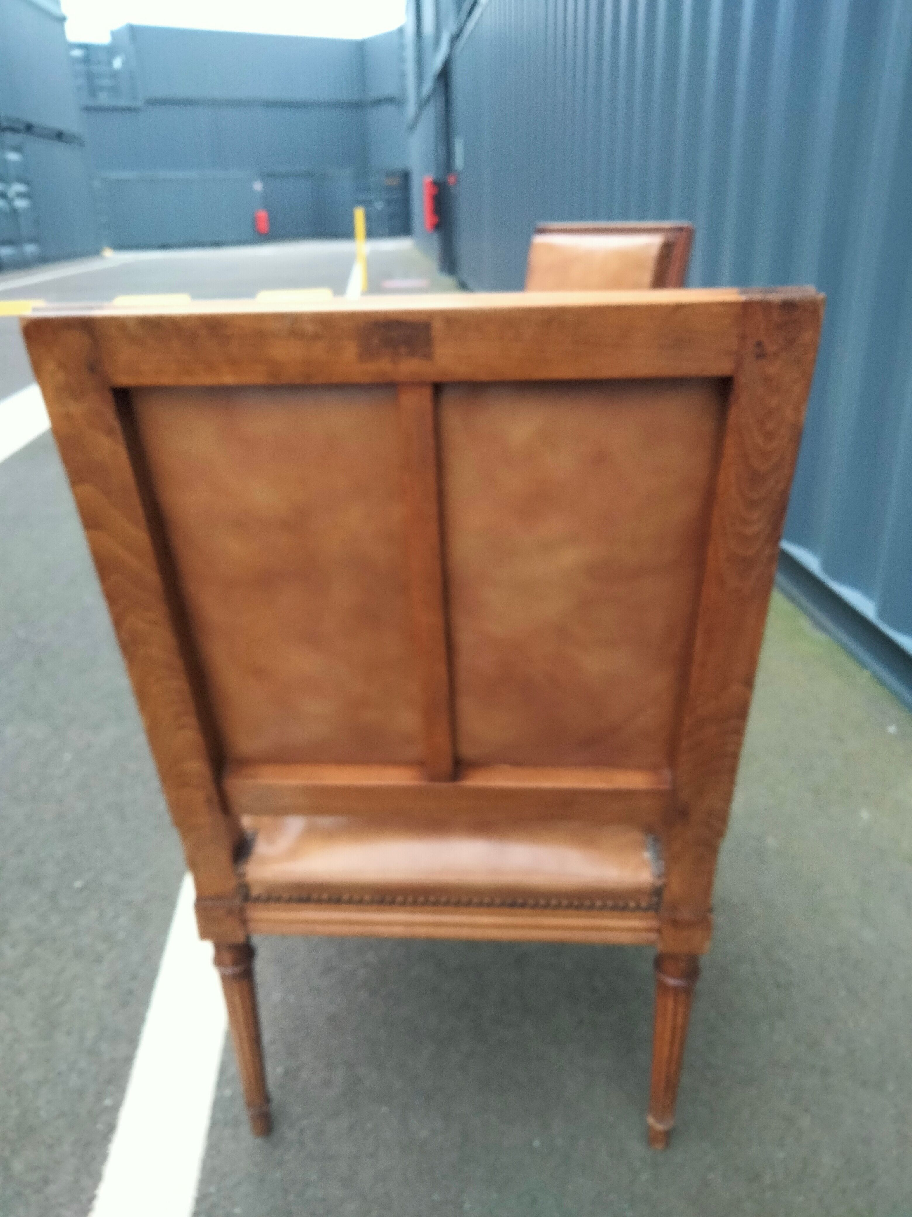 Paire de fauteuils anciens style Louis XVl