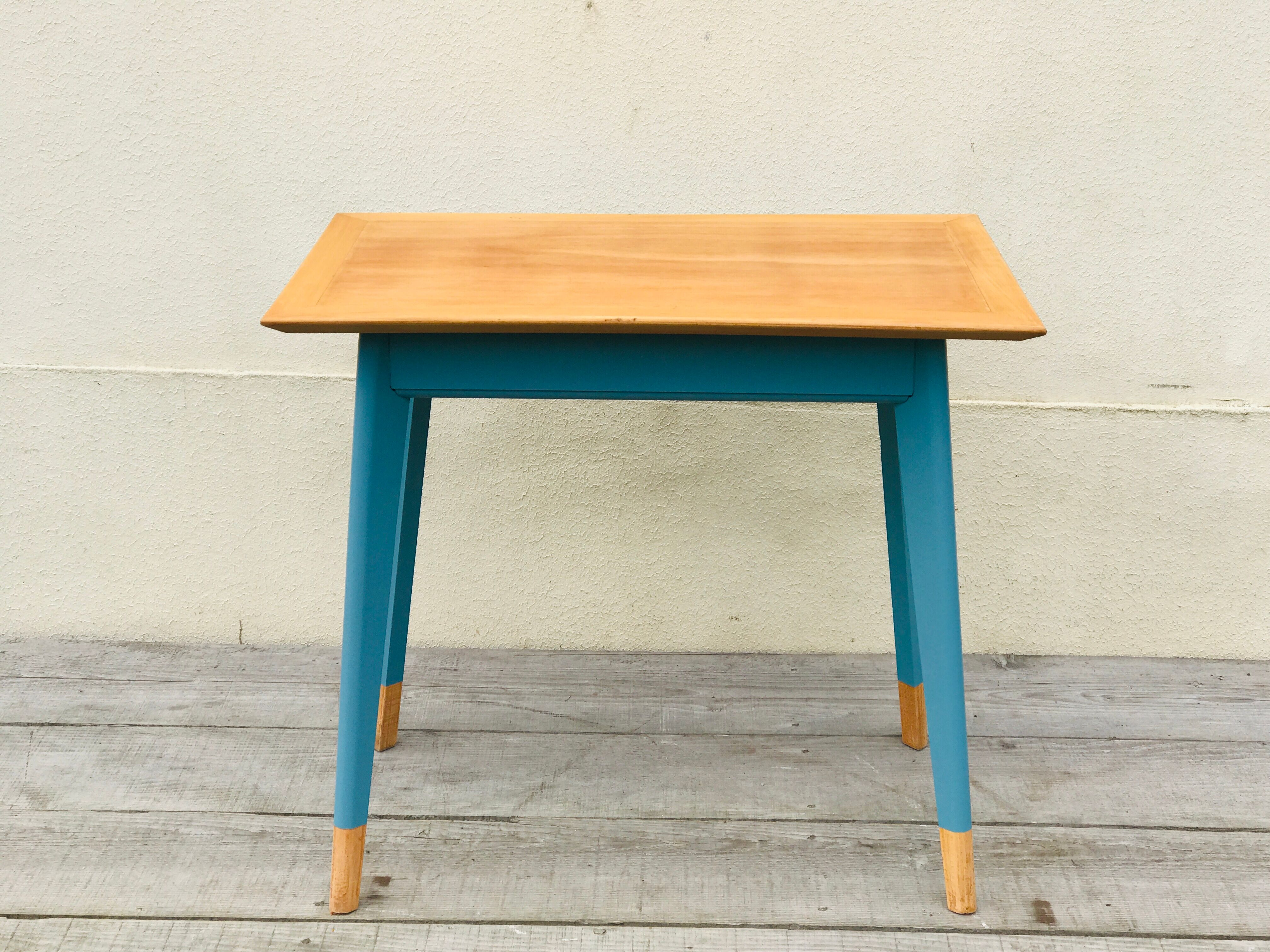 Blue compass foot table