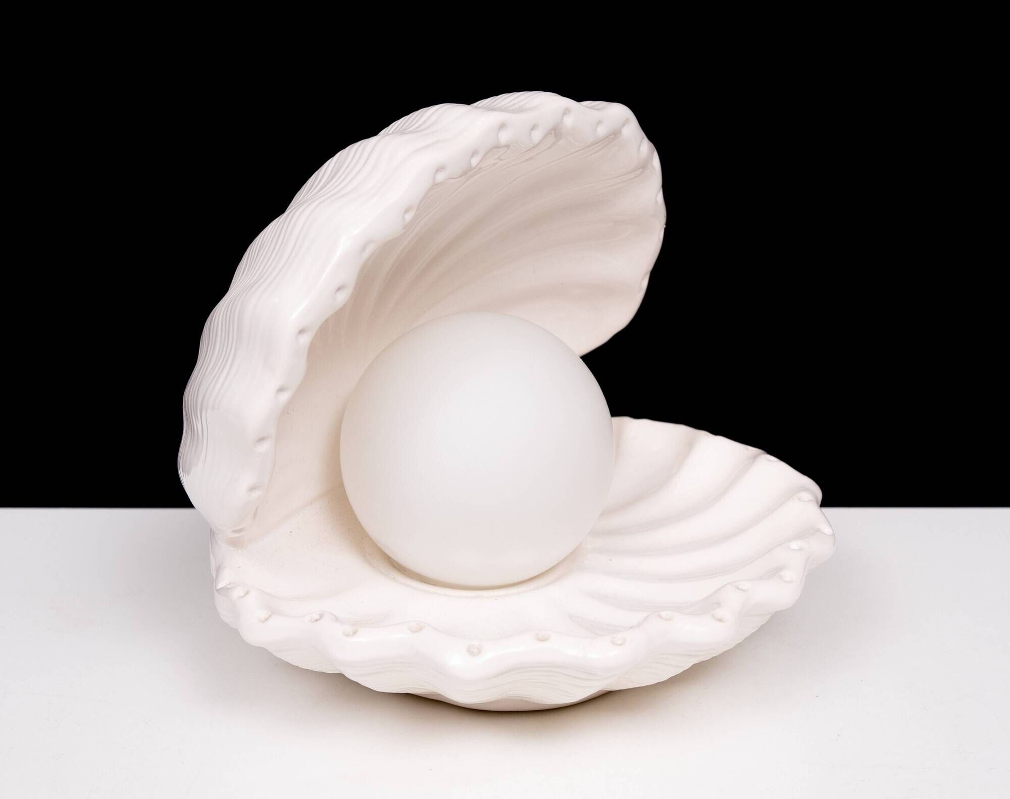 Lampe de table coquillage en céramique blanche des années 1970