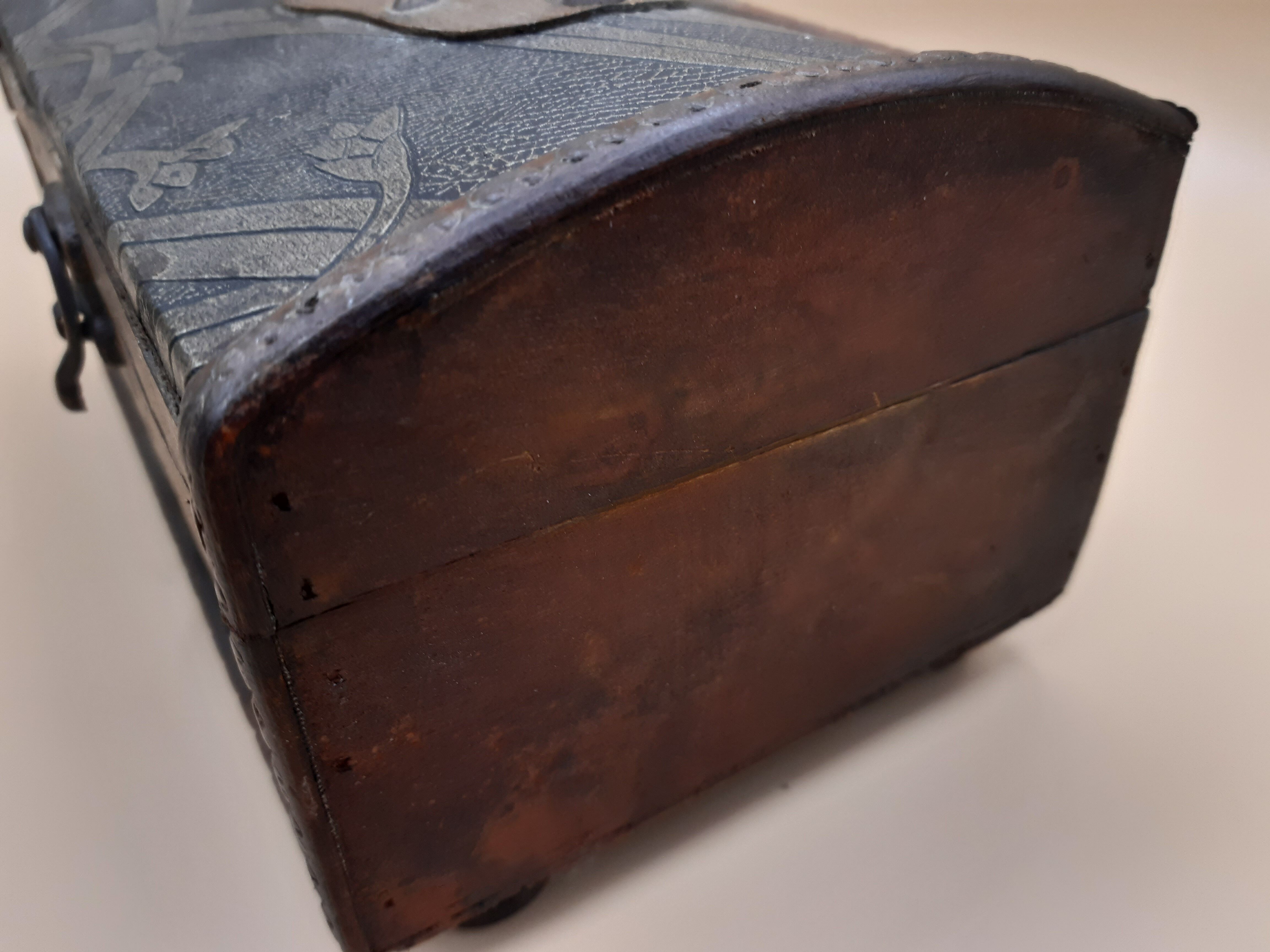 Boîte à mouchoir en bois