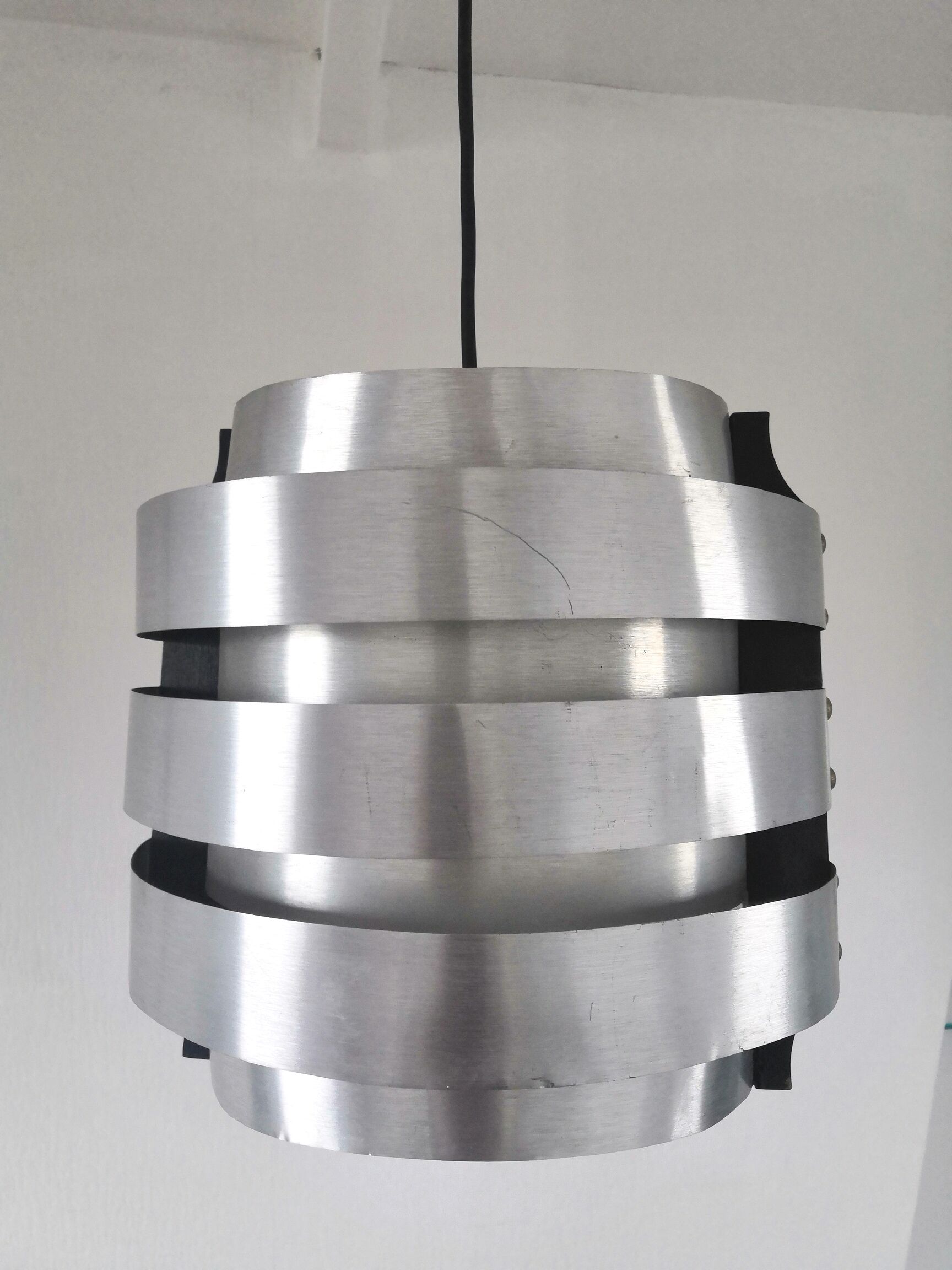 Suspension aluminum and wood design 70s