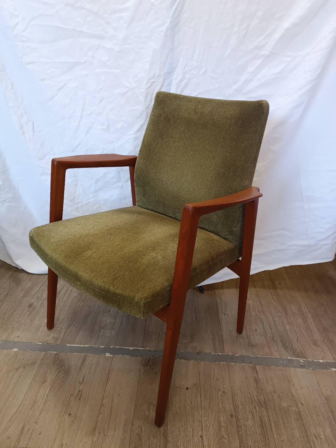 Fauteuil de bureau scandinave en teck et velours vert
