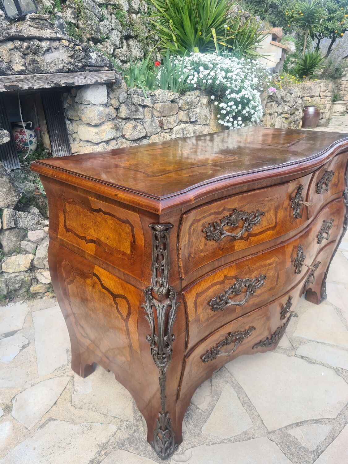Marquetry tomb chest of drawers