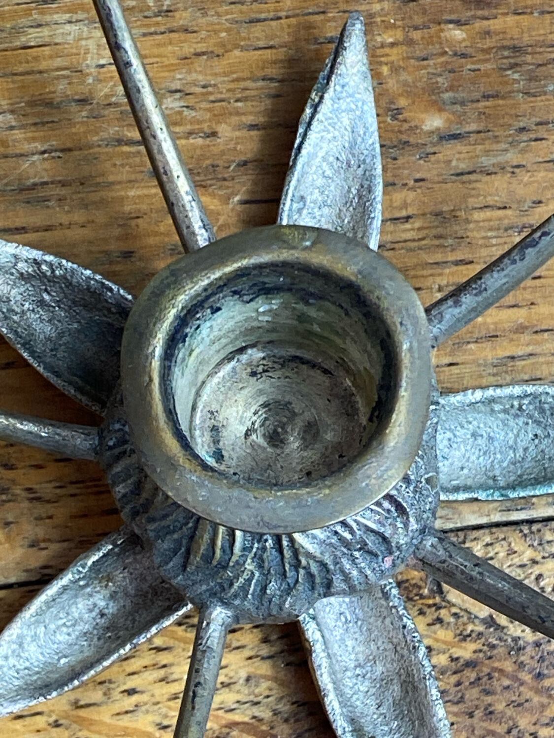 Bougeoir fleur en bronze, pétales amovibles