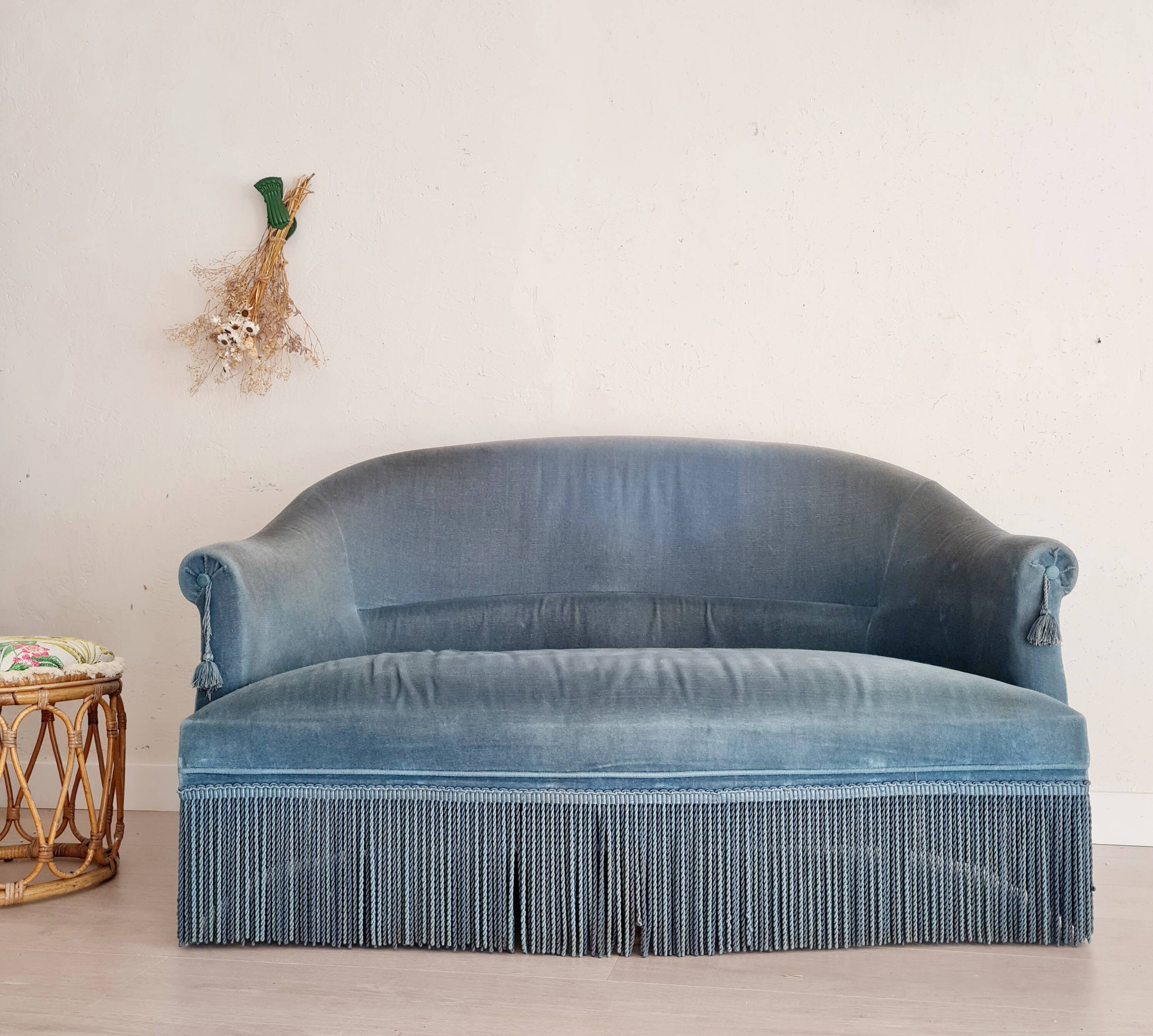 Banquette crapaud en velours bleu ras