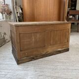 Central island trading counter in walnut