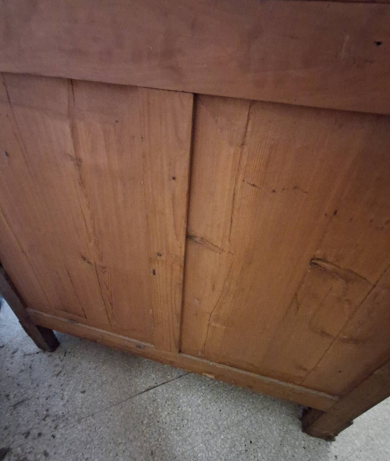 Commode en ronce de noyer