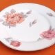 3 assiettes plates porcelaine blanche à décor de roses liseré argenté