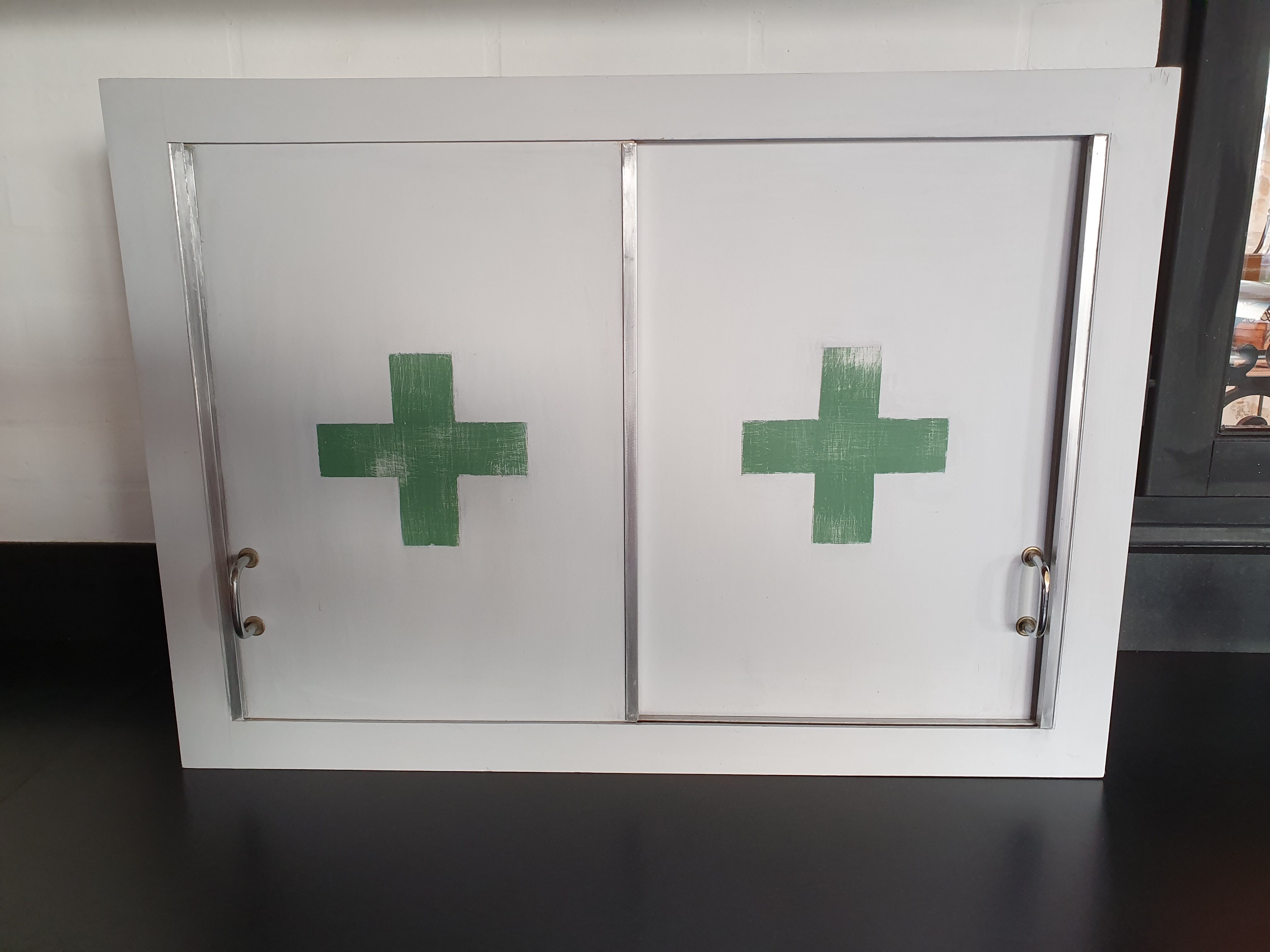 Armoire à pharmacie