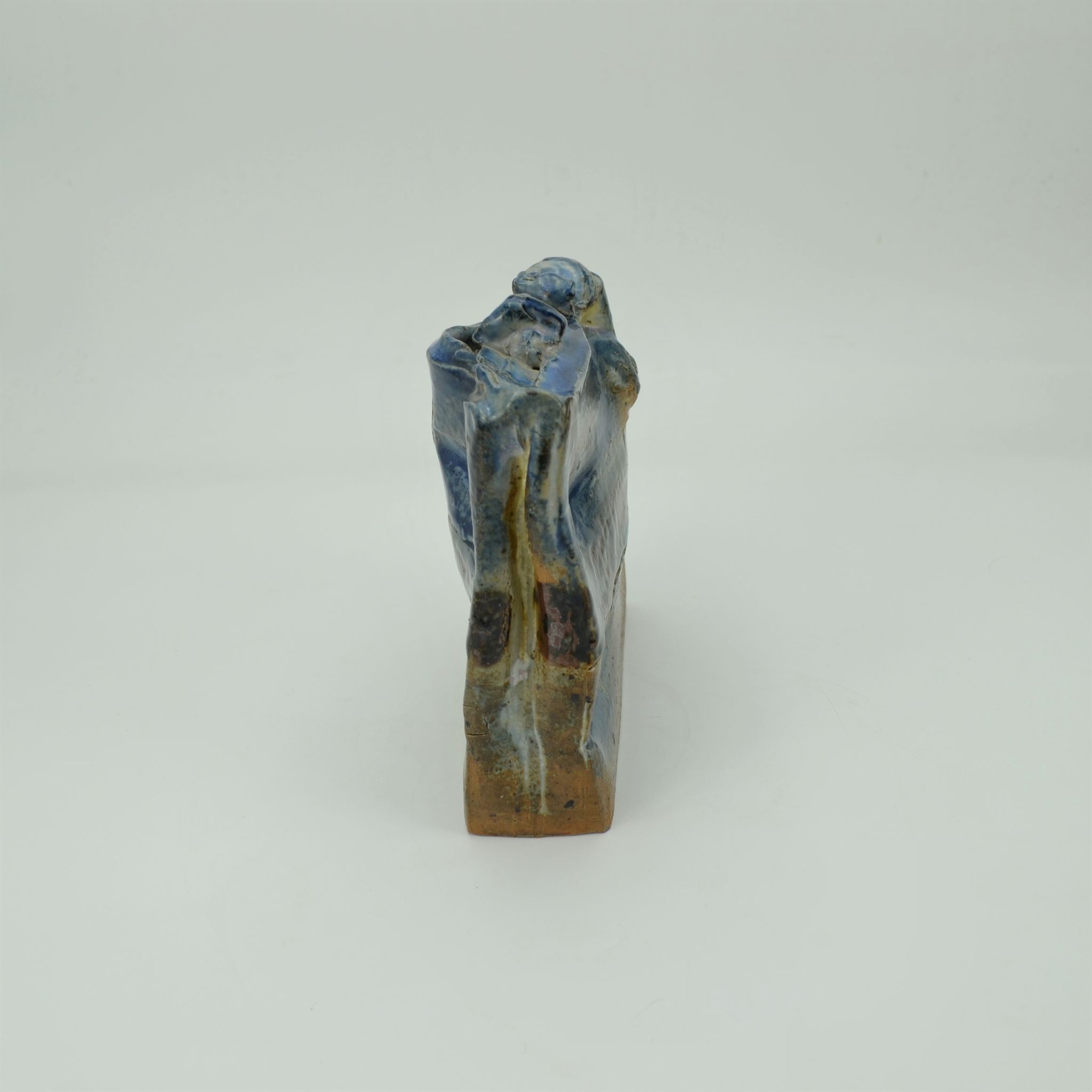 Sandstone vase by Vicente Vigreyos