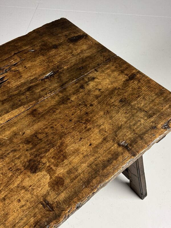 Table espagnole du XVIIIe siècle