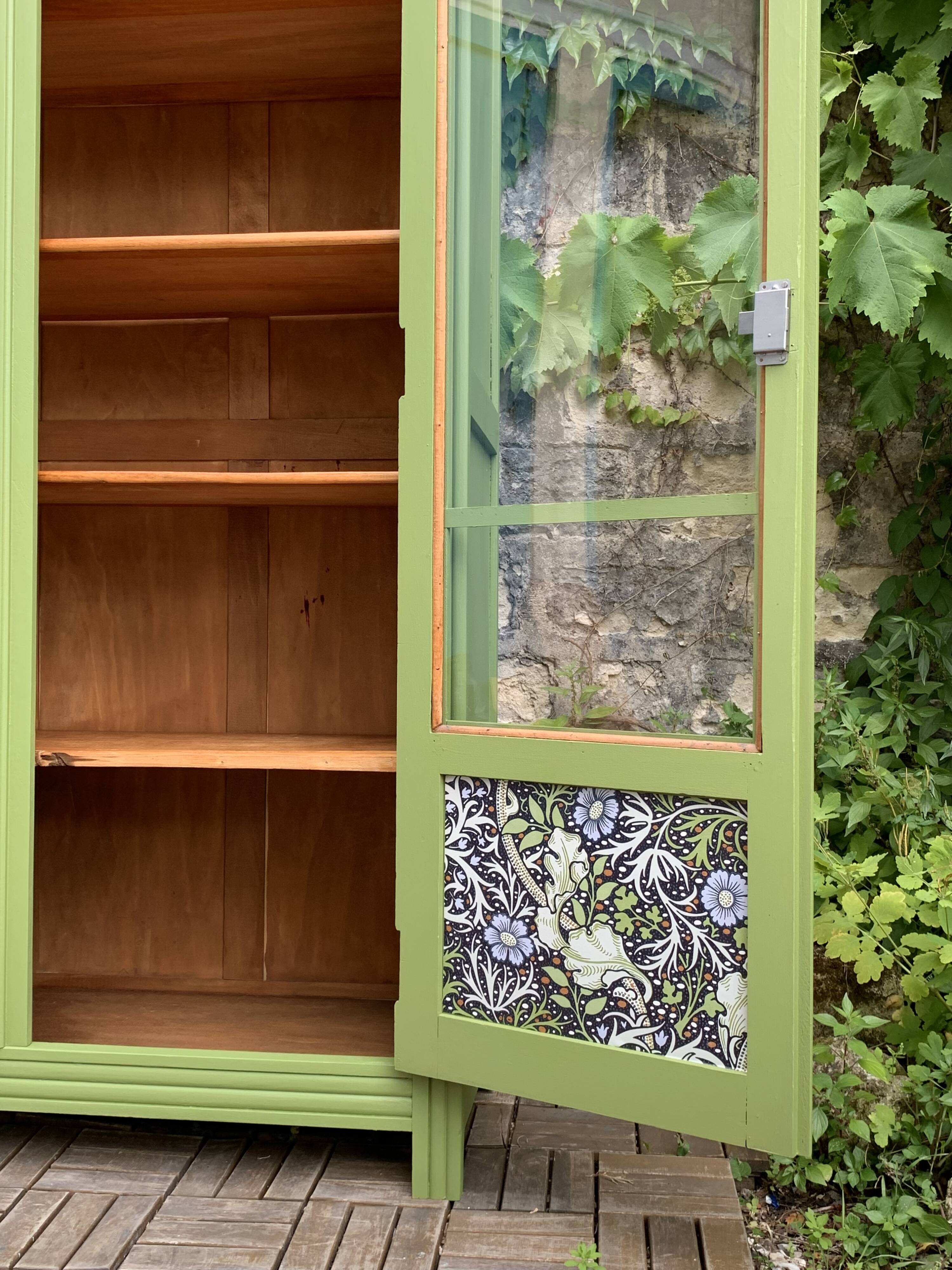 Armoire parisienne vitrée art déco 1930 kaki