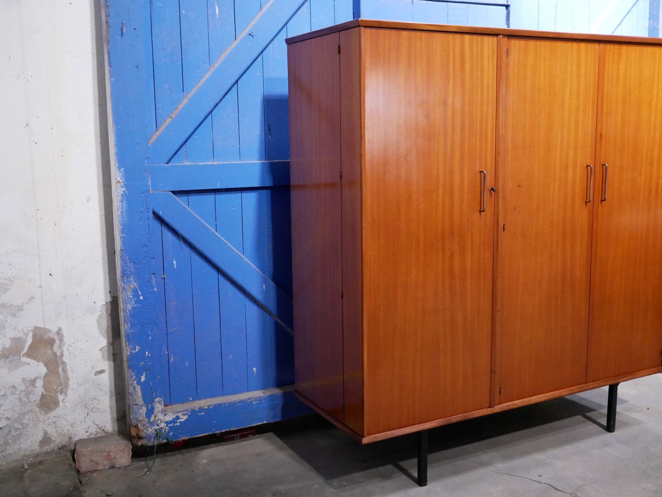 Armoire vintage en teck par les éditions Rozier