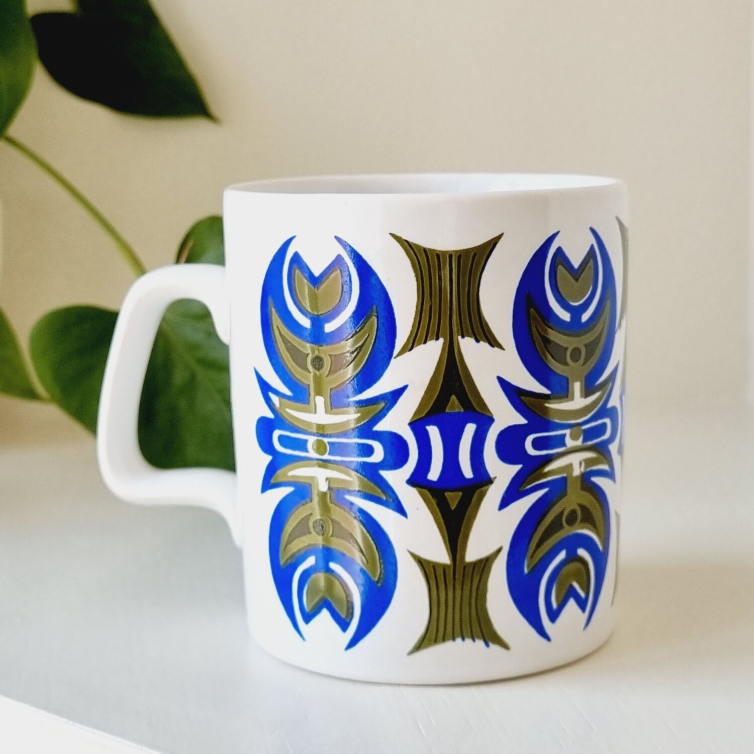 6 mugs Staffordshire Potterie England