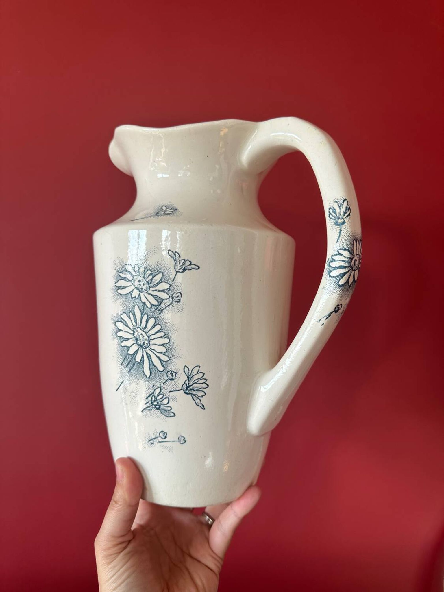 Broc, vase ancien en terre de fer