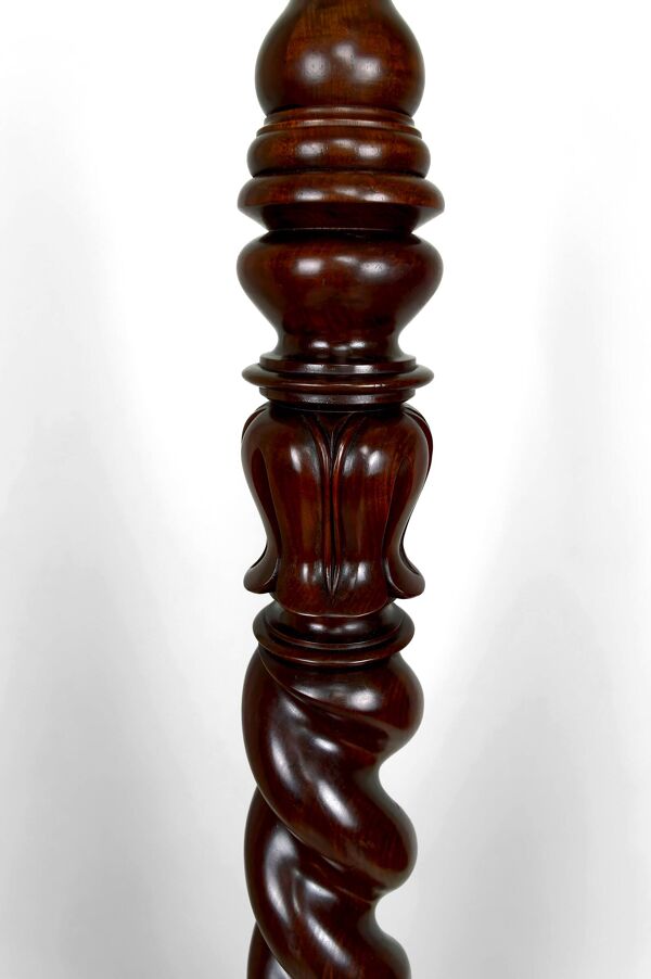 Important Lampadaire Colonne Victorienne Torsadée en Noyer Massif, c. 1900