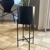 Hübsch metal pedestal pot cover