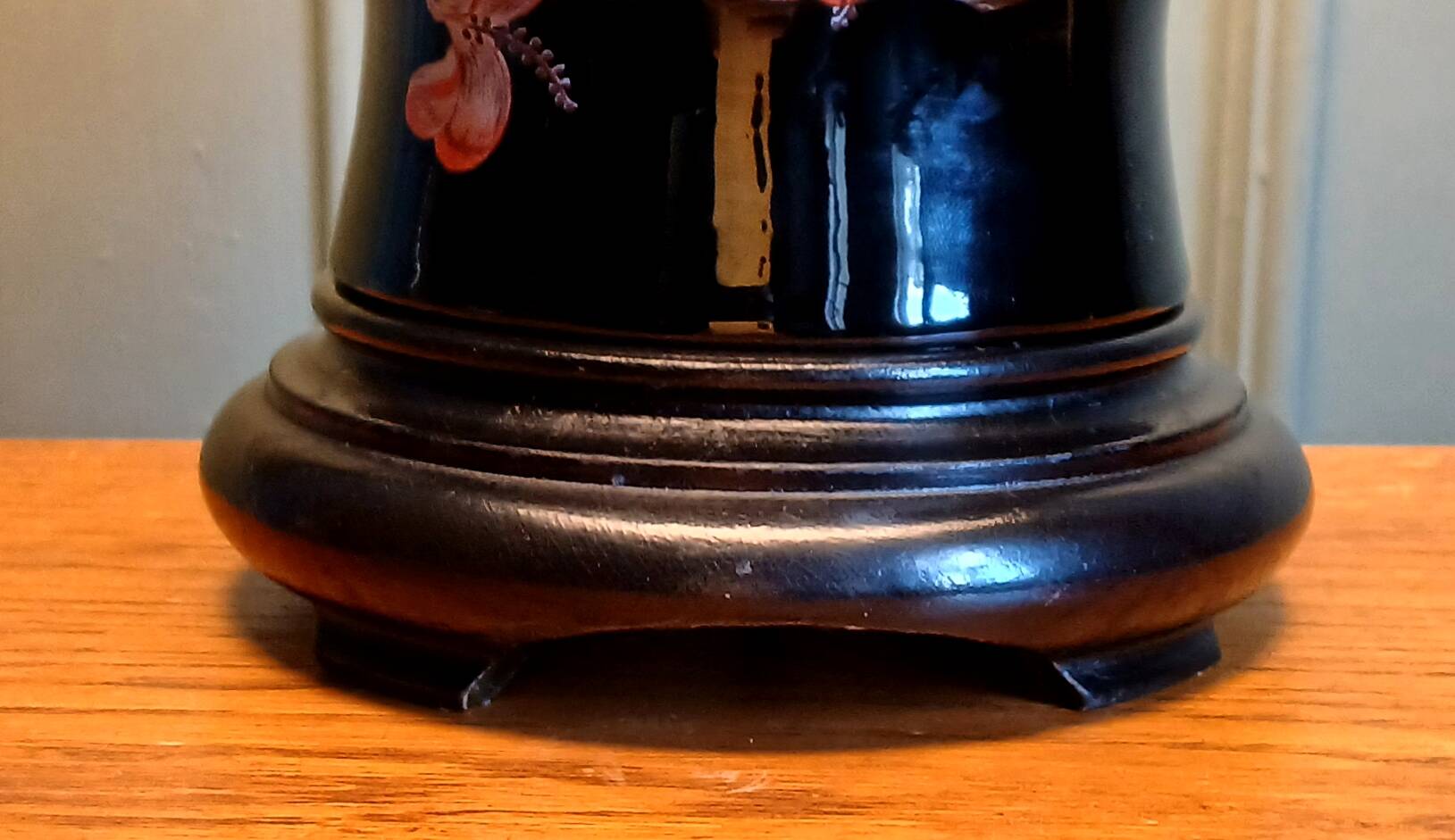Japanese-style lamp in black ceramic & wood with organic 80's decor