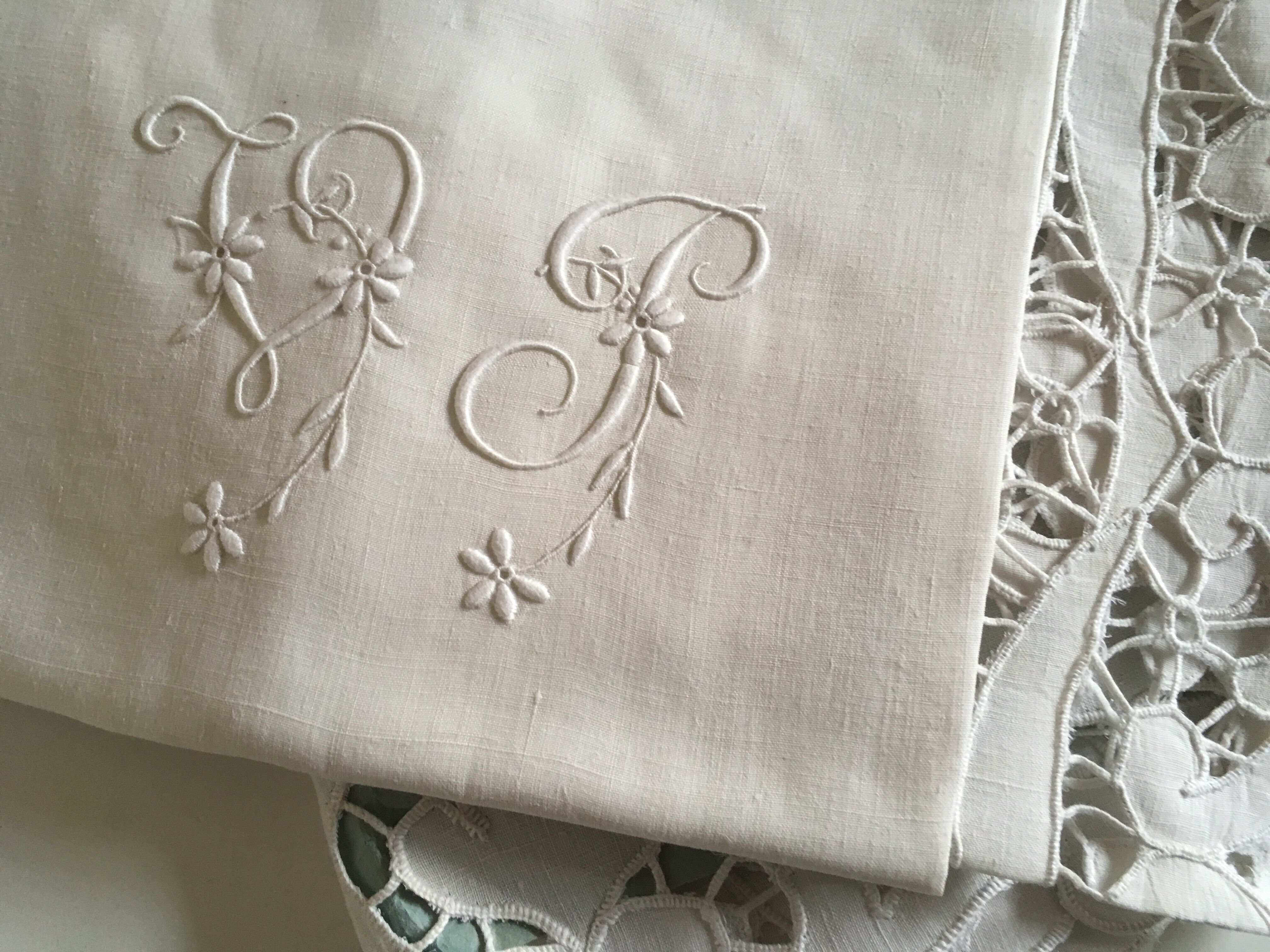 Sheet and pillowcases embroidered linen Richelieu old Castle