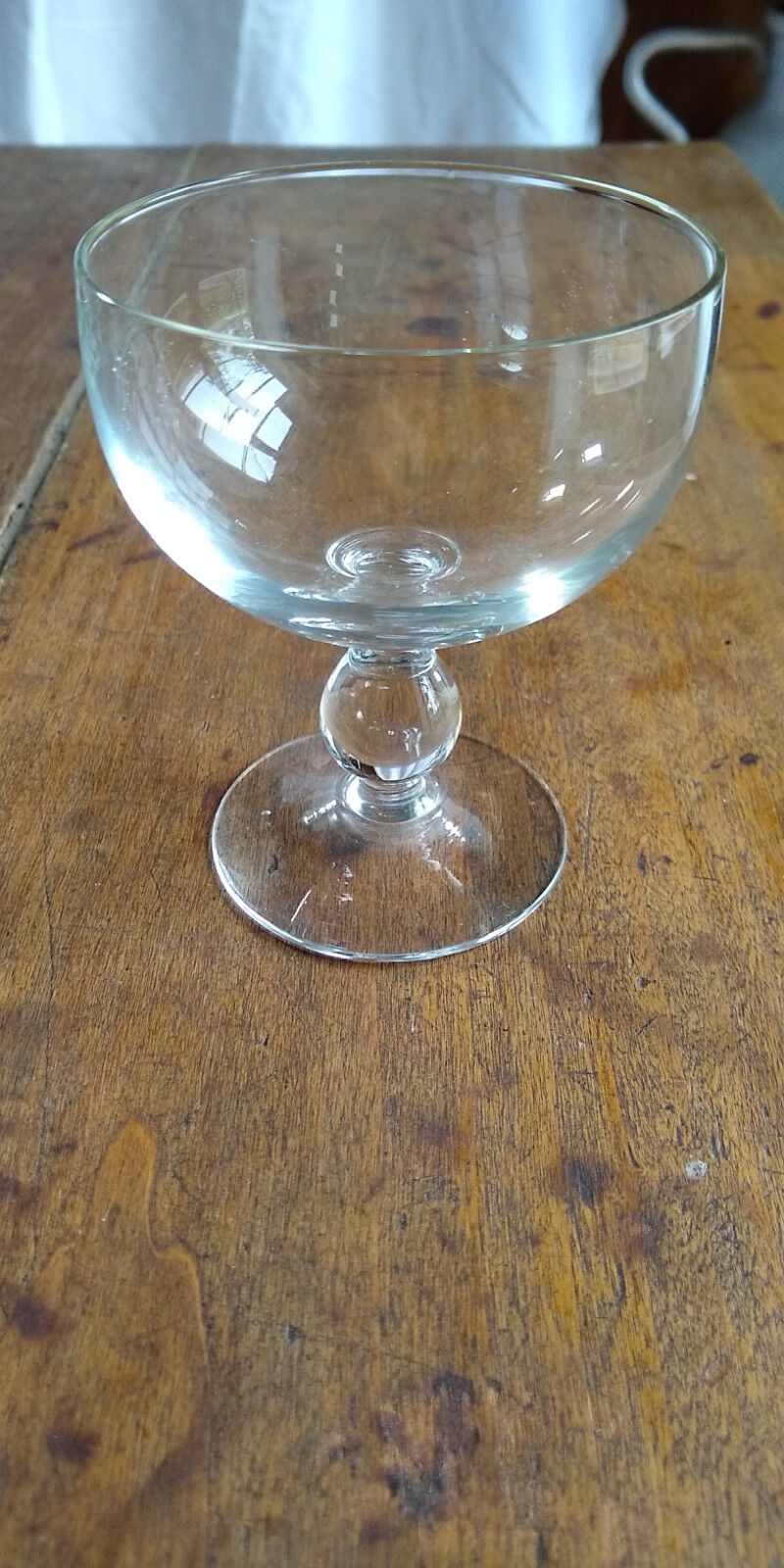 8 coupes de champagne en cristal, pied boule