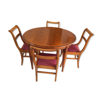 Dining room table 4 chairs and 2 extensions