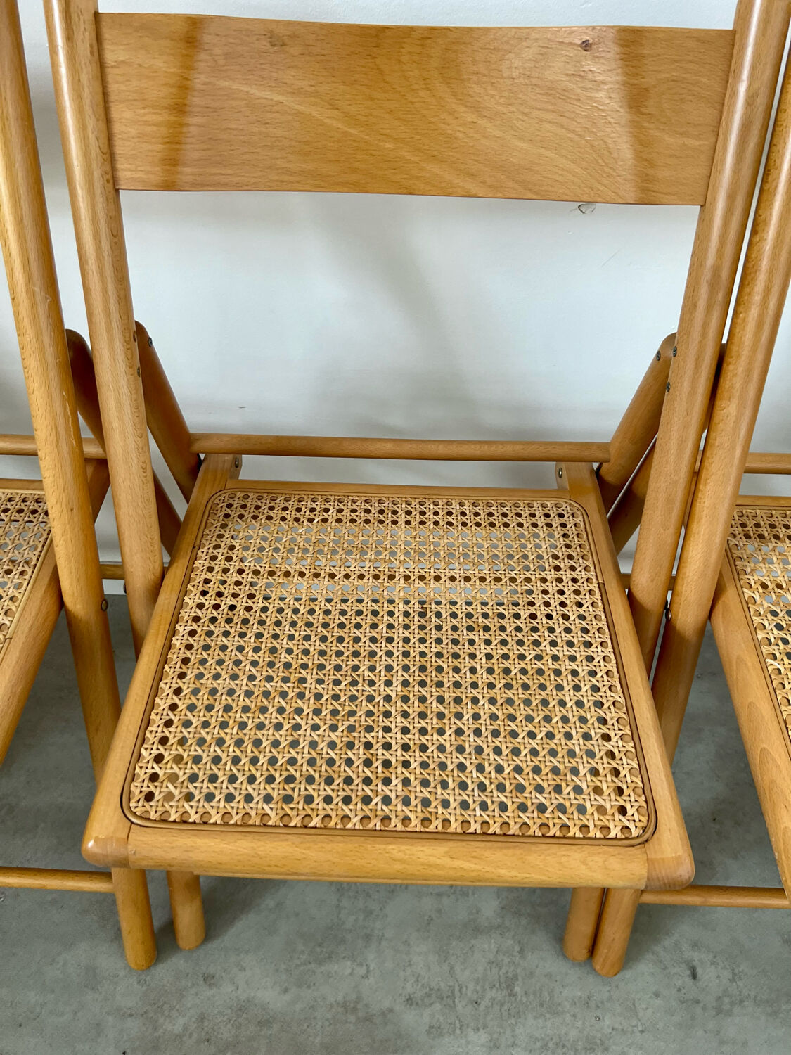 Lot 6 folding wooden chairs and vintage rattan canning year 60