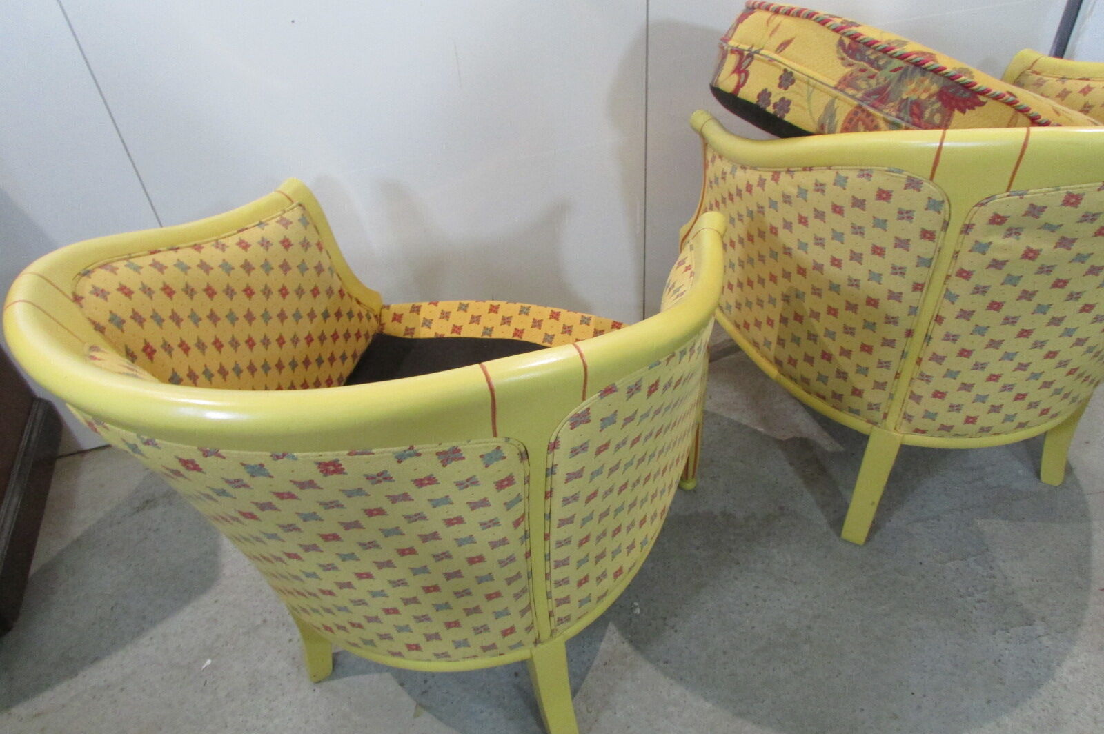 Paire de fauteuils bergères, chauffeuses, forme corbeille