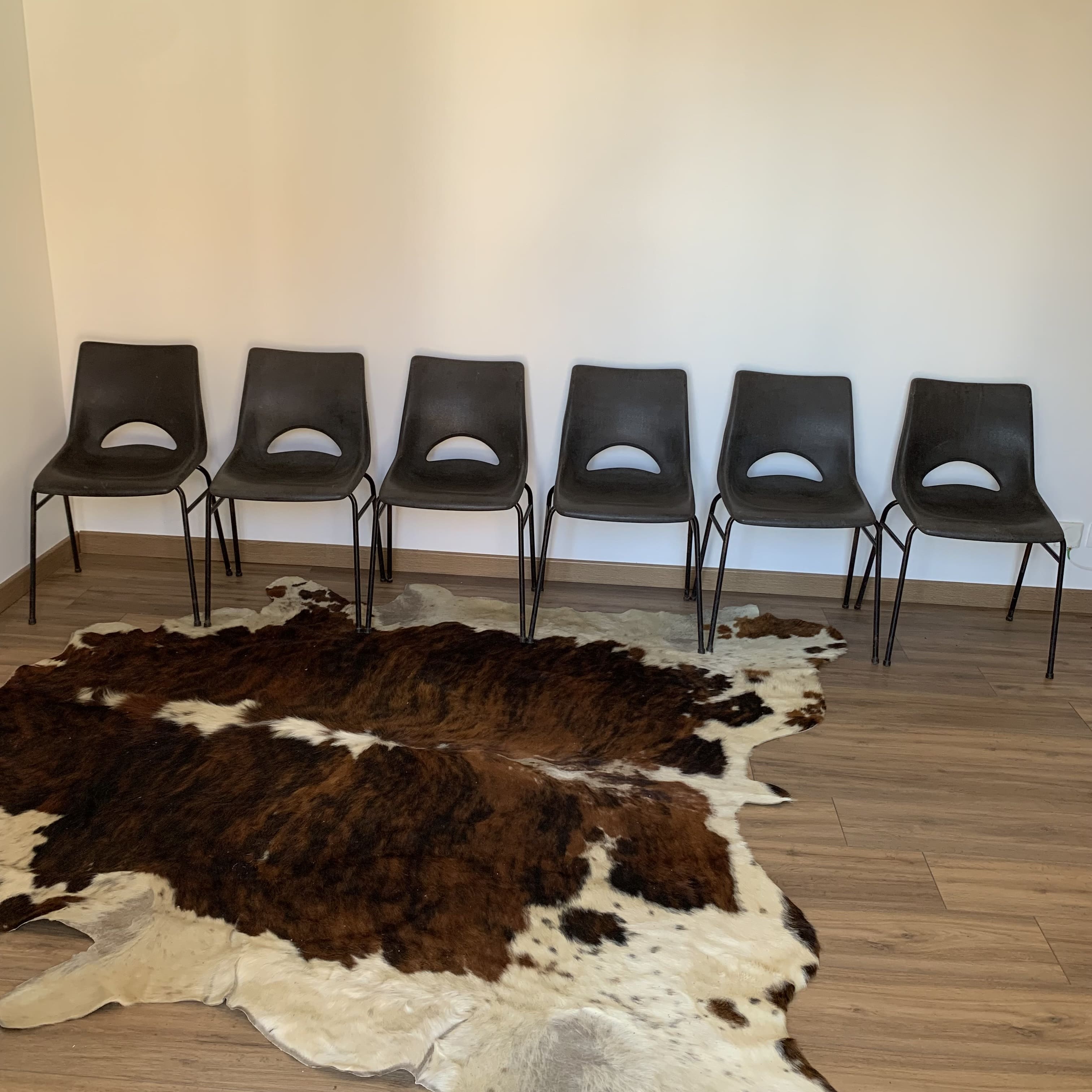 Set of 6 chairs plastic shell brand Sitting
