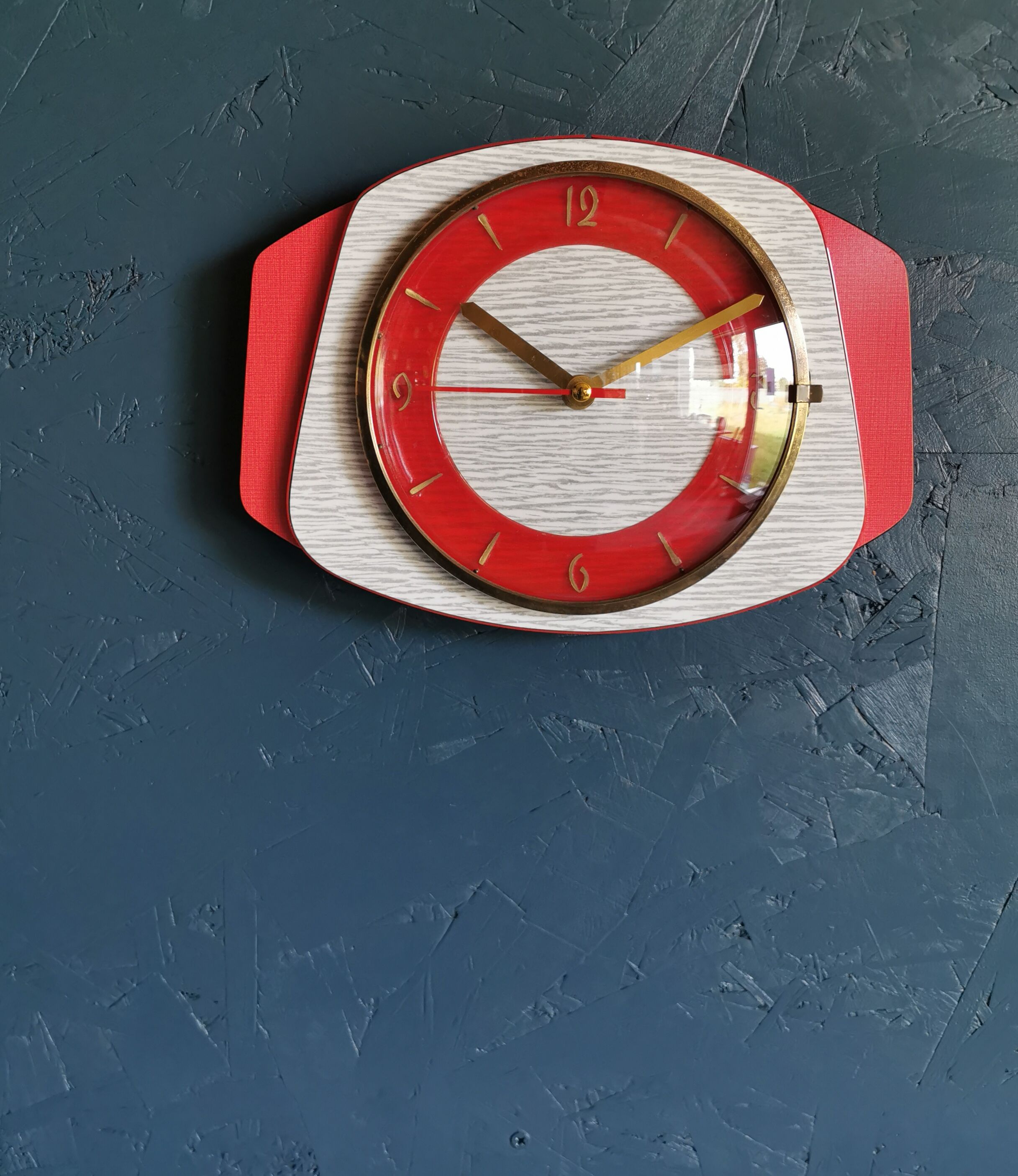 Vintage formica clock silent wall clock "Rouge Gris"