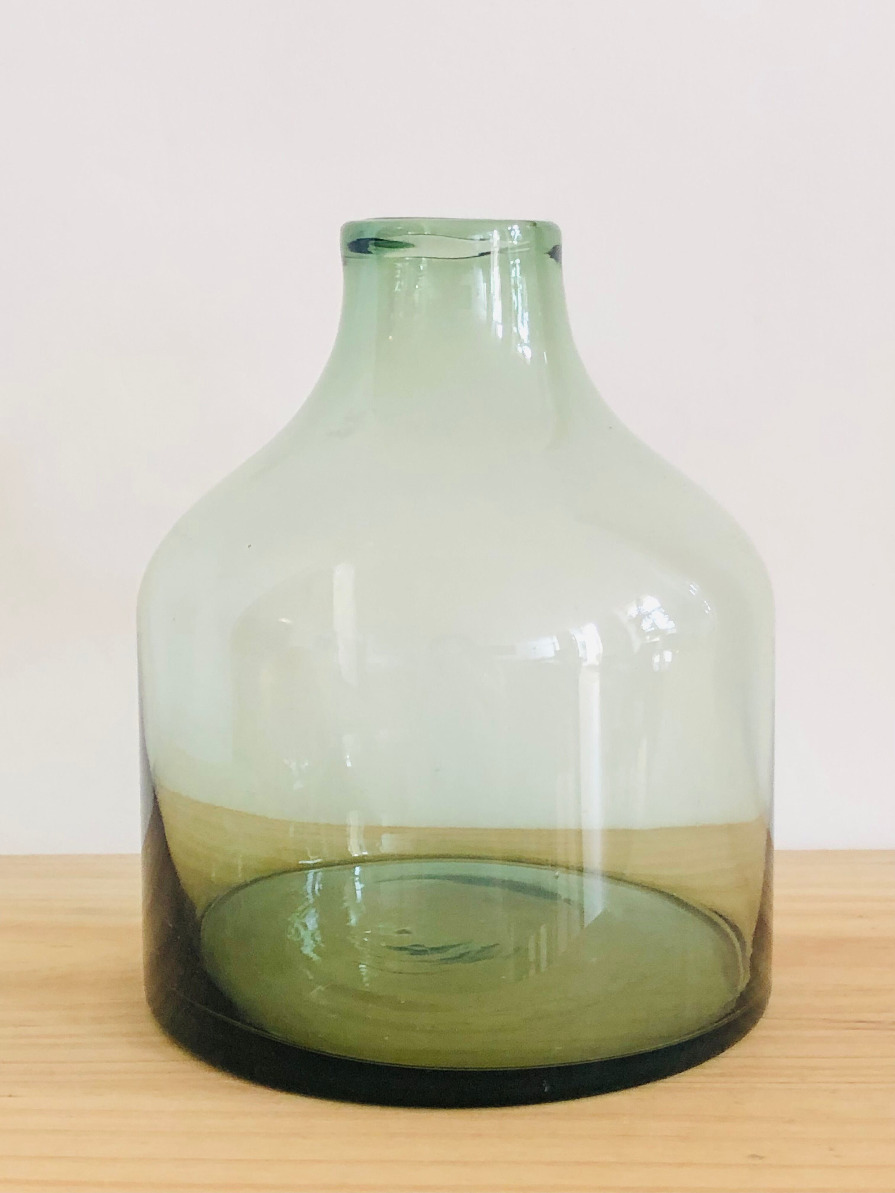 Glass vase style lady jeanne
