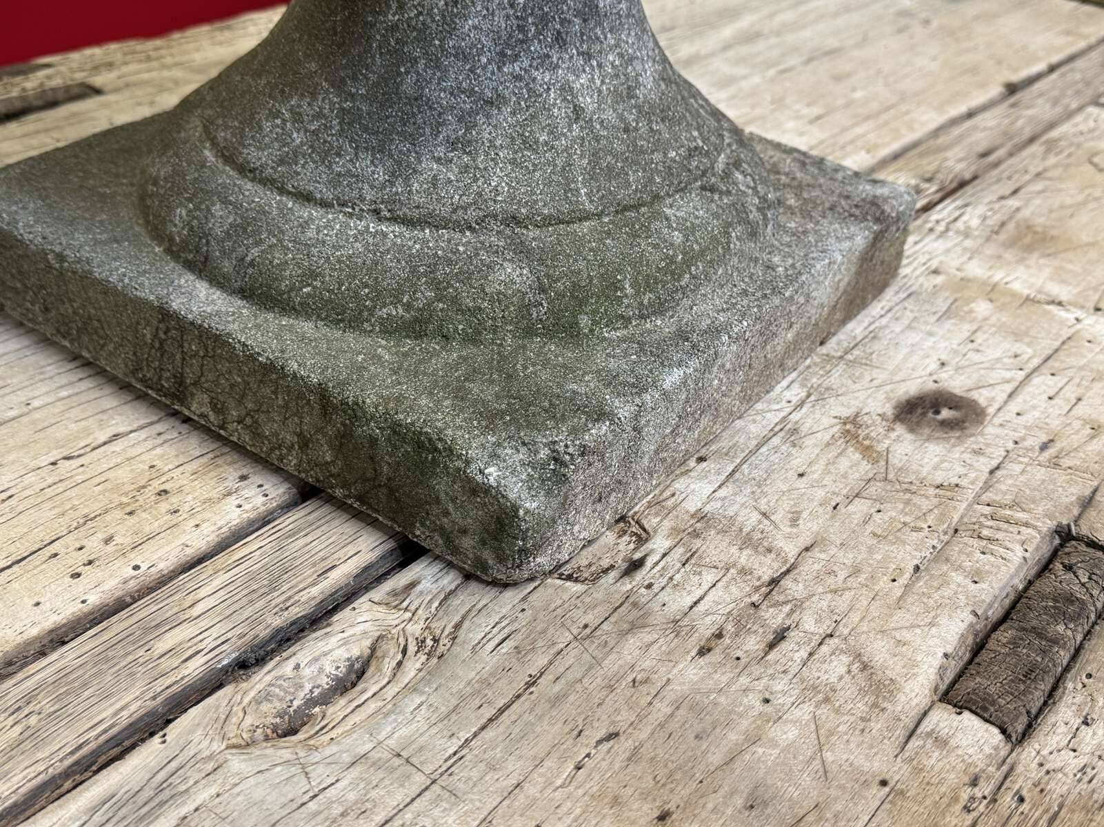 Pair of Médicis planters in reconstituted stone from the 1970s.