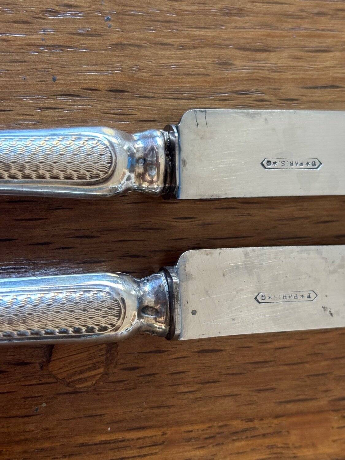 Service 12 couteaux de table argent guilloché Paris XIXe coffret
