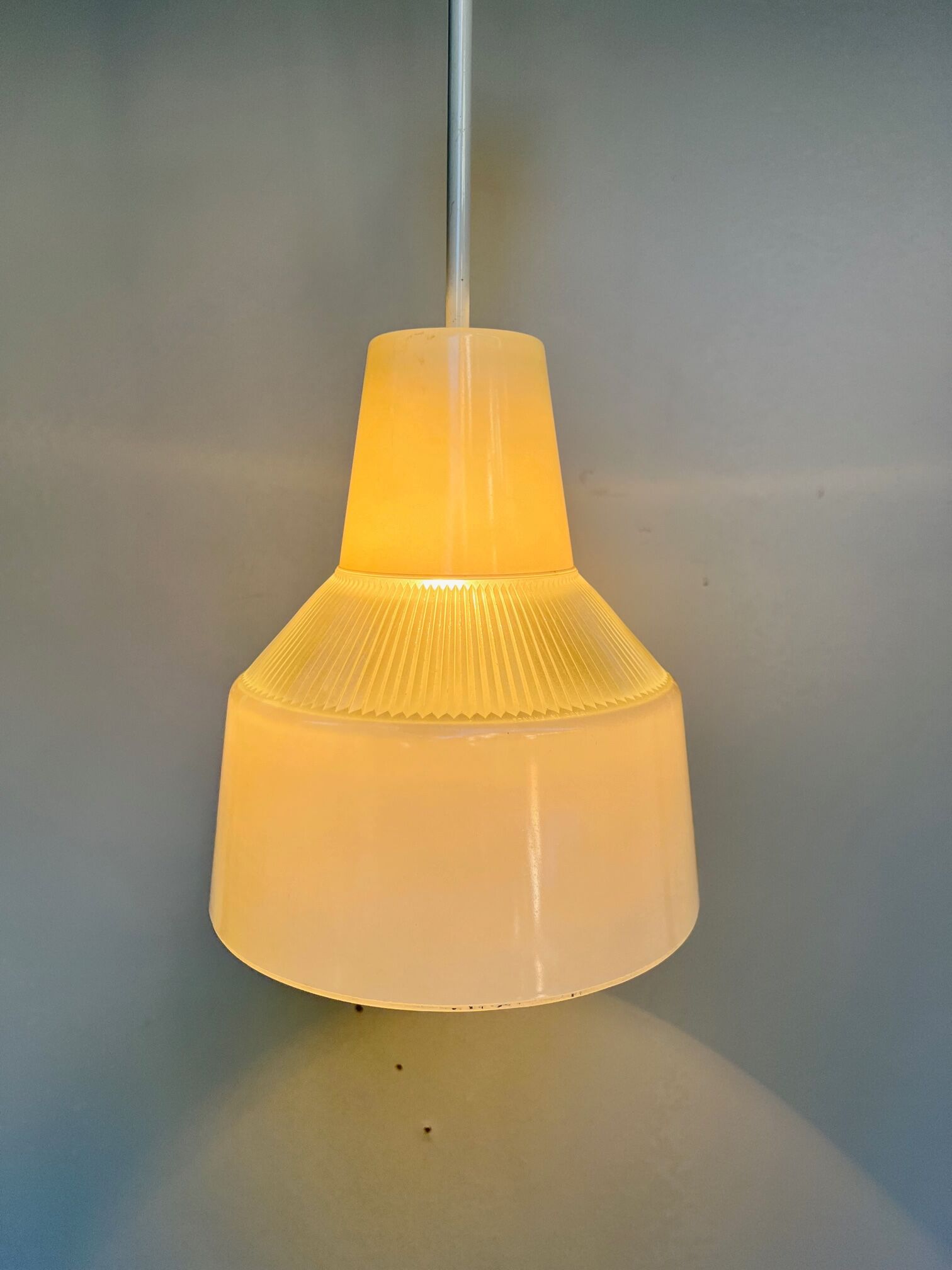 Holophane suspension en verre rv2 prismopal 1972  ø 24 cm