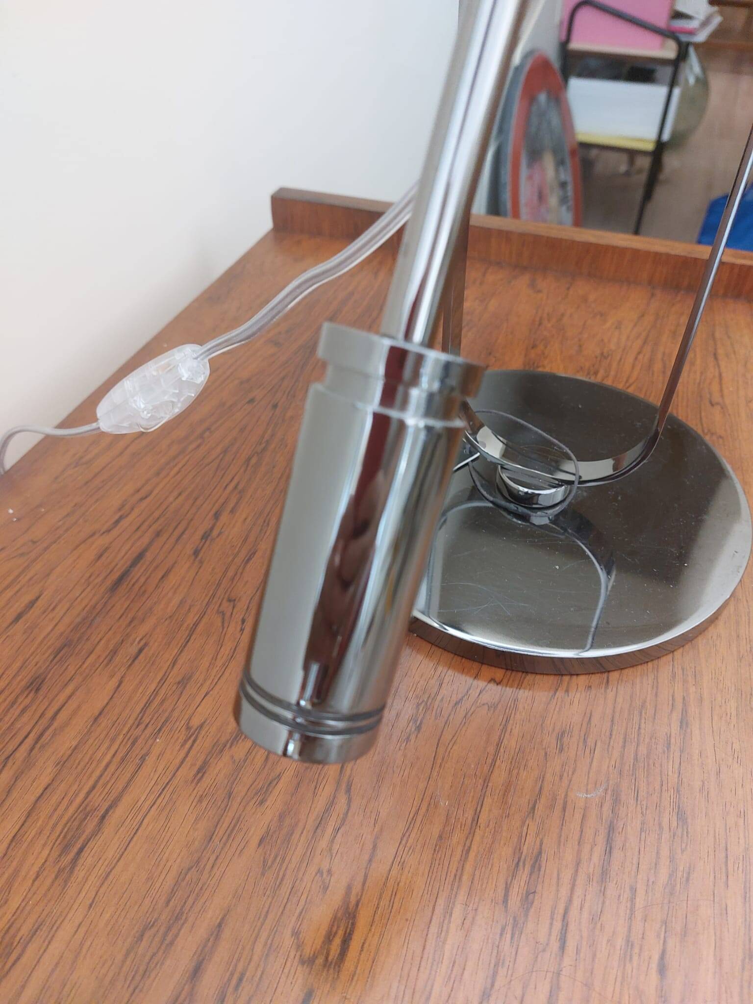 Lampada da tavolo "Glas" in vetro opalino e acciaio cromato