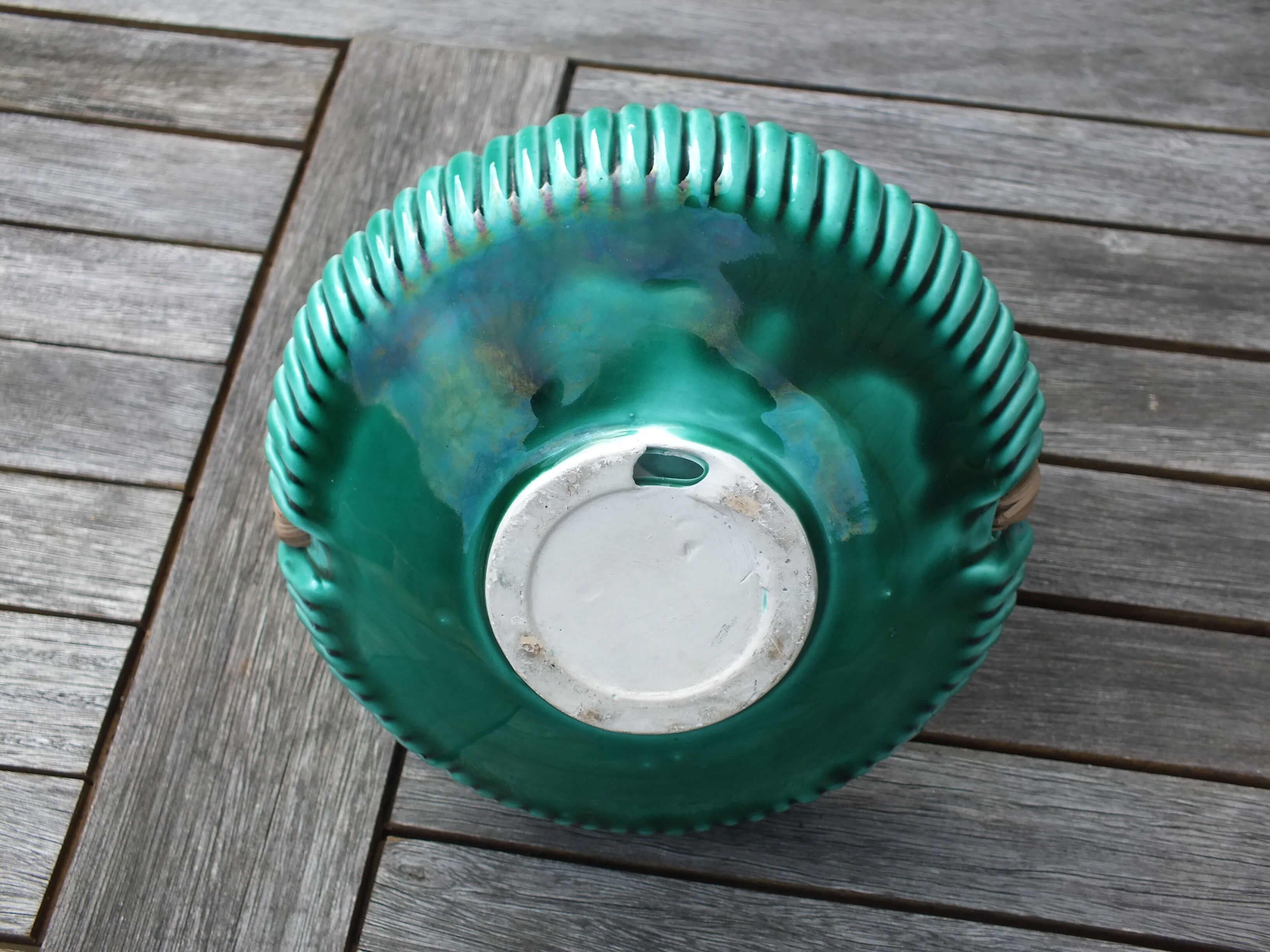 Empty basket vintage pocket in green ceramic and wicker