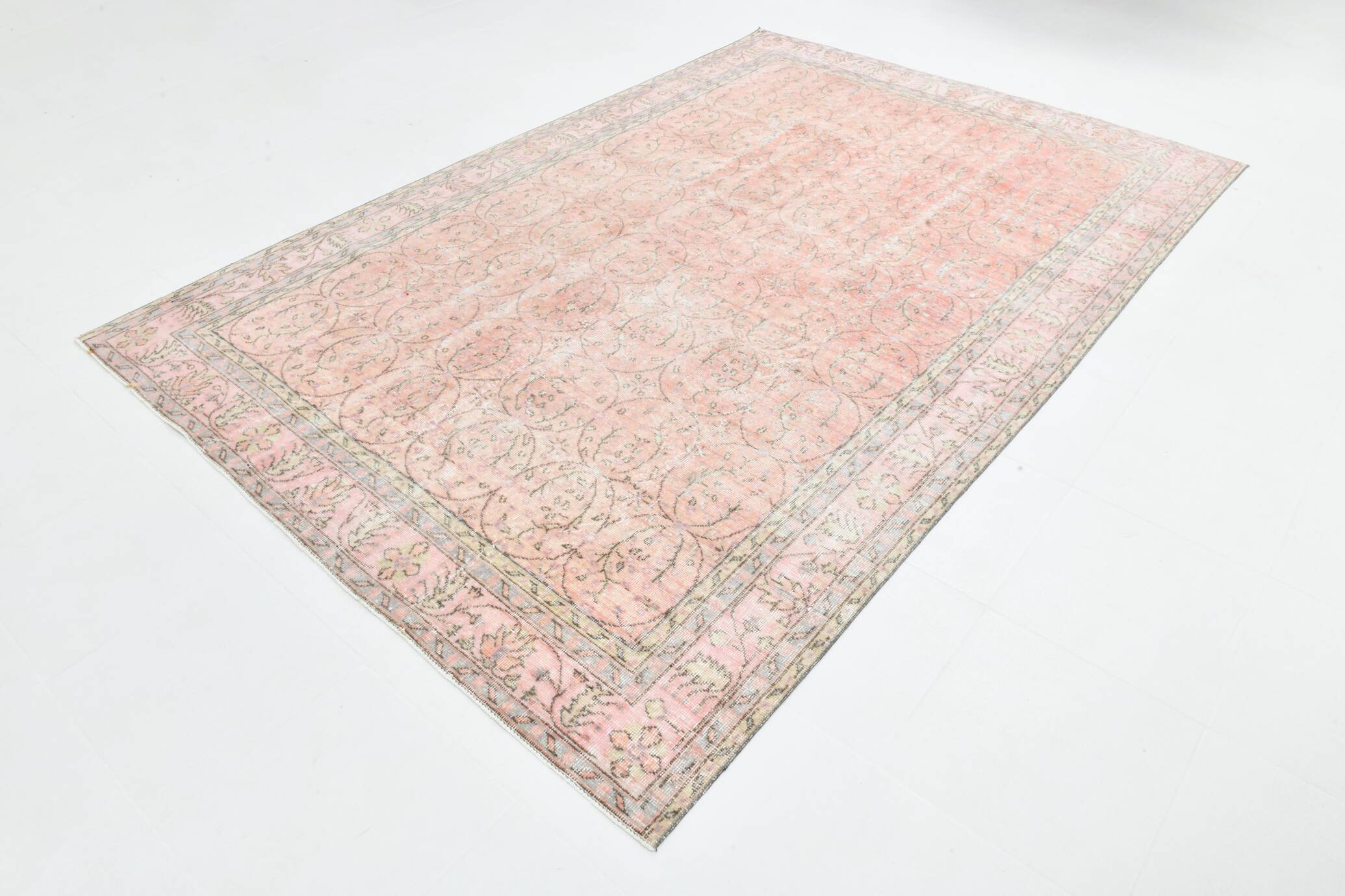 Tapis vintage à décor floral rouge et beige