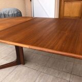 Baumann oval table in solid teak