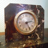 Table lamp with pendulum