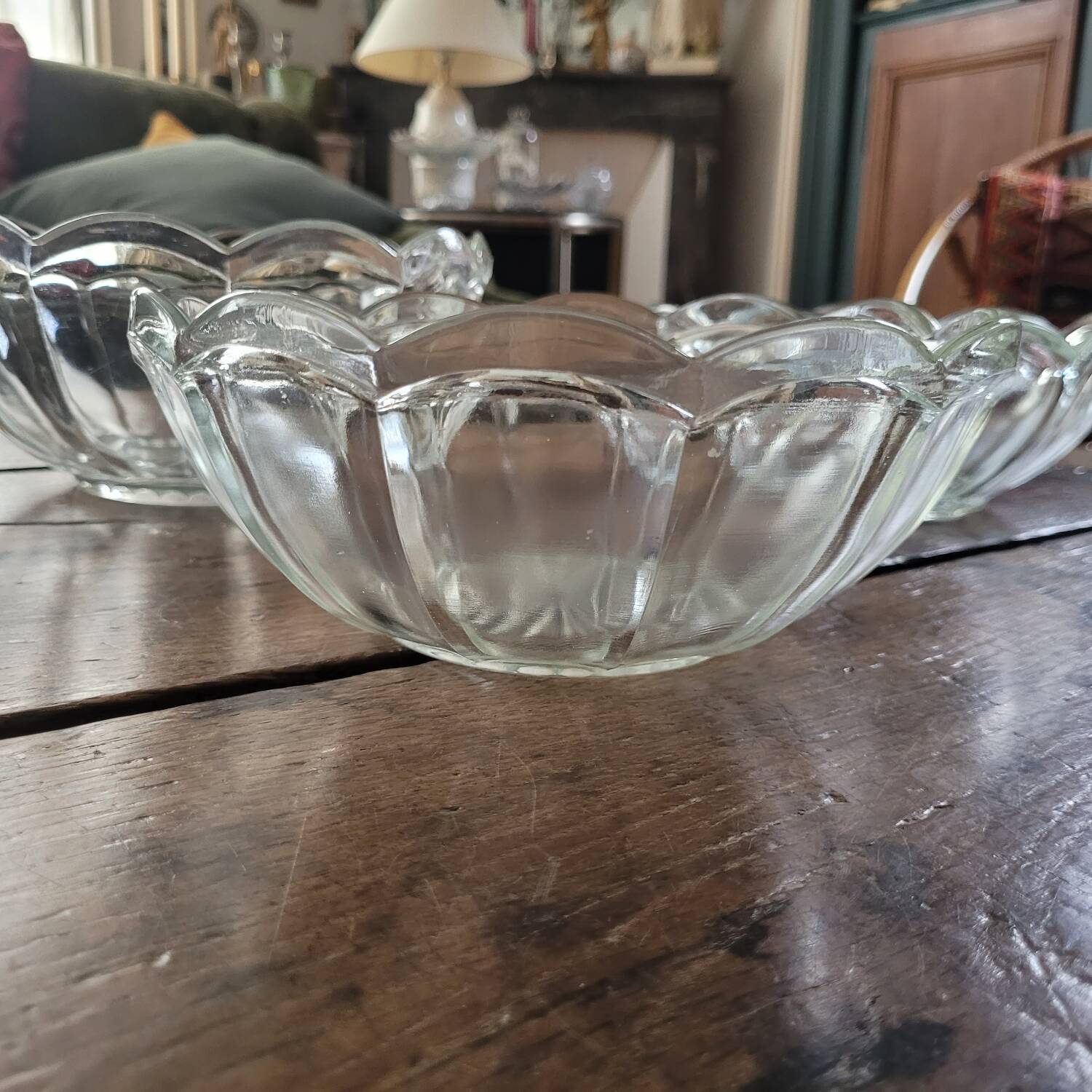 Trio of molded glass salad bowls – floral shape Ø 18/20/23 cm