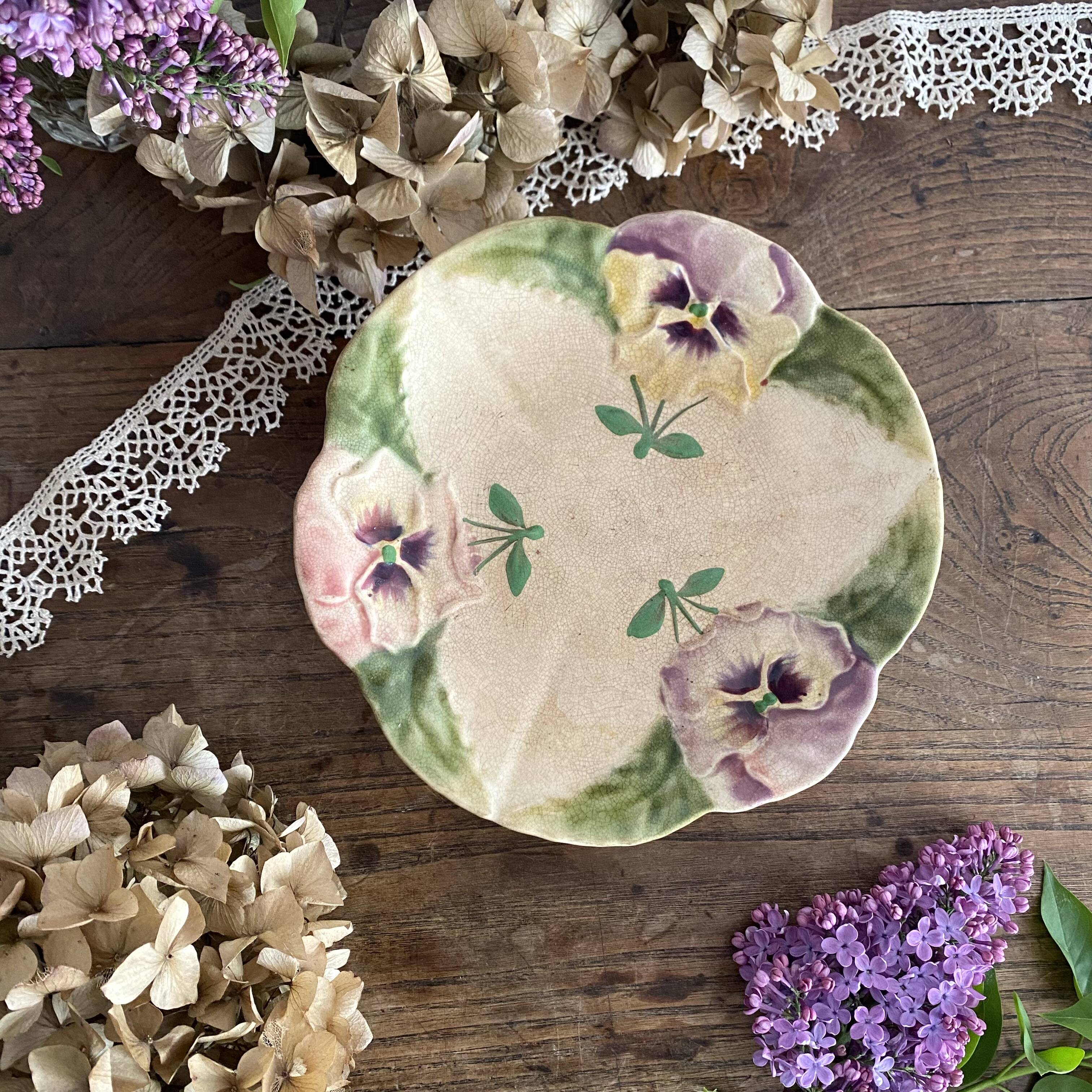 Footed dish in slip, pansy compote dish, Choisy le Roi