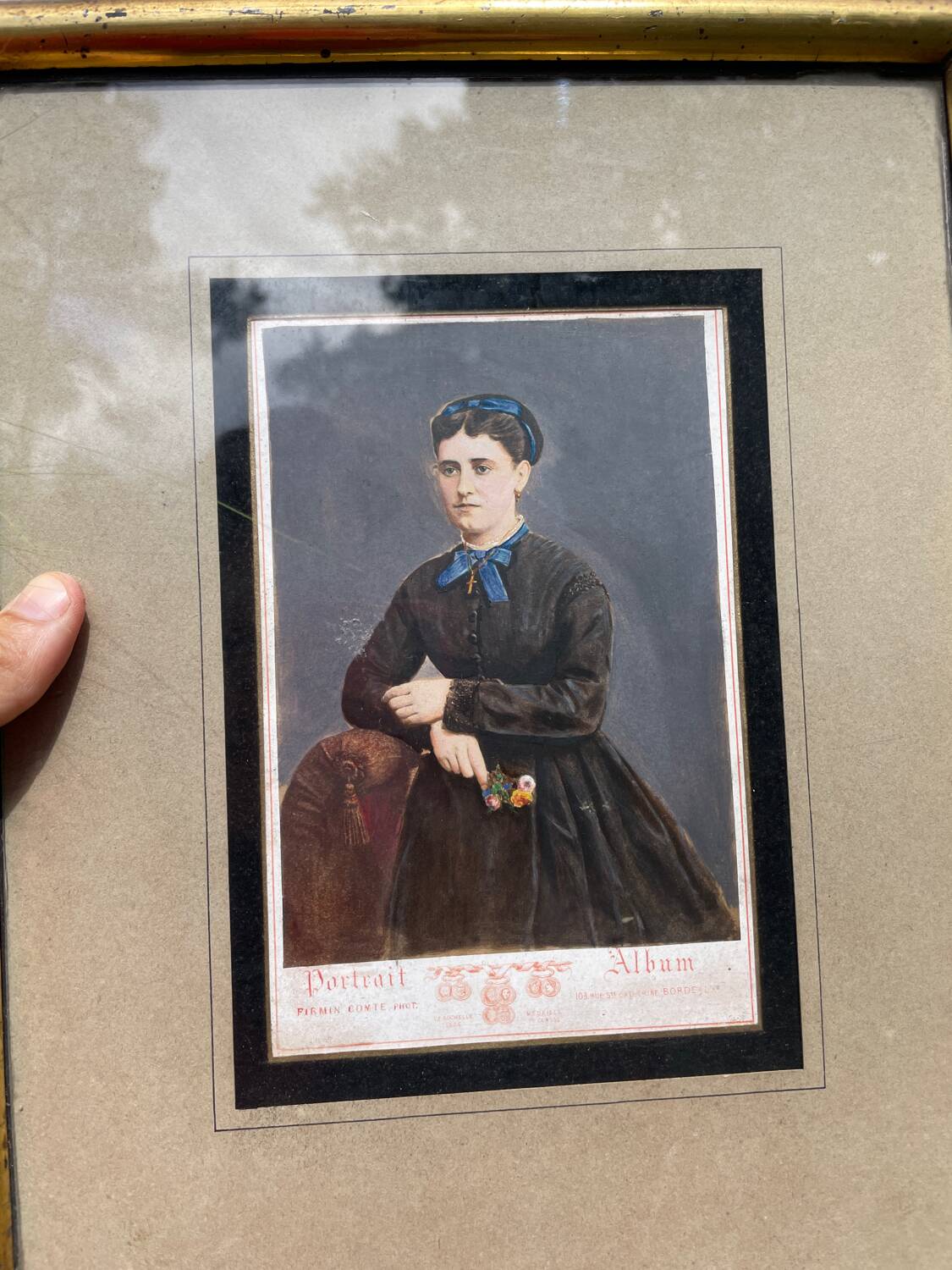 Old portrait photo of a woman