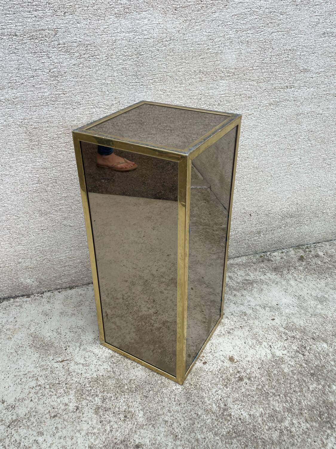 Wooden pedestal / corner column in chrome plated multi-sided mirror