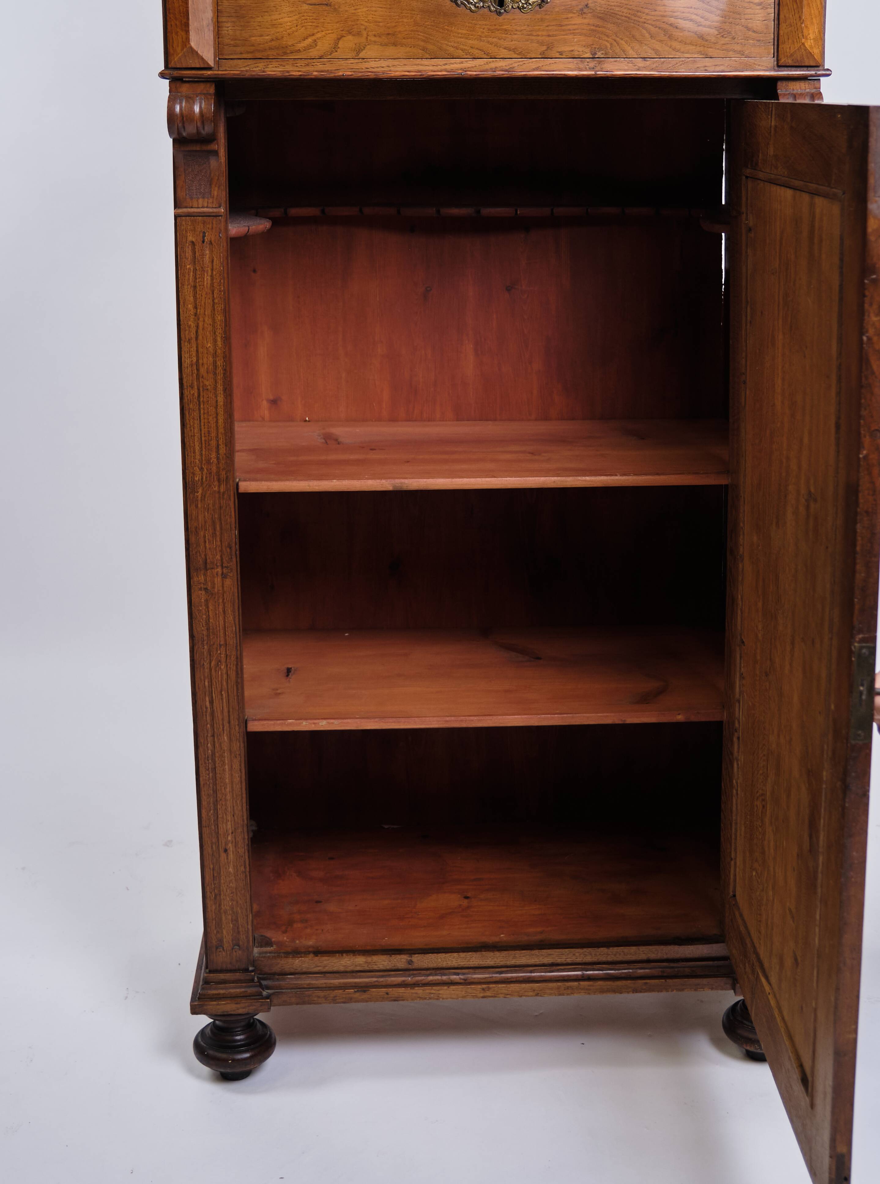 Cabinet – Mahogany – Decoration & round legs – Circa 1880