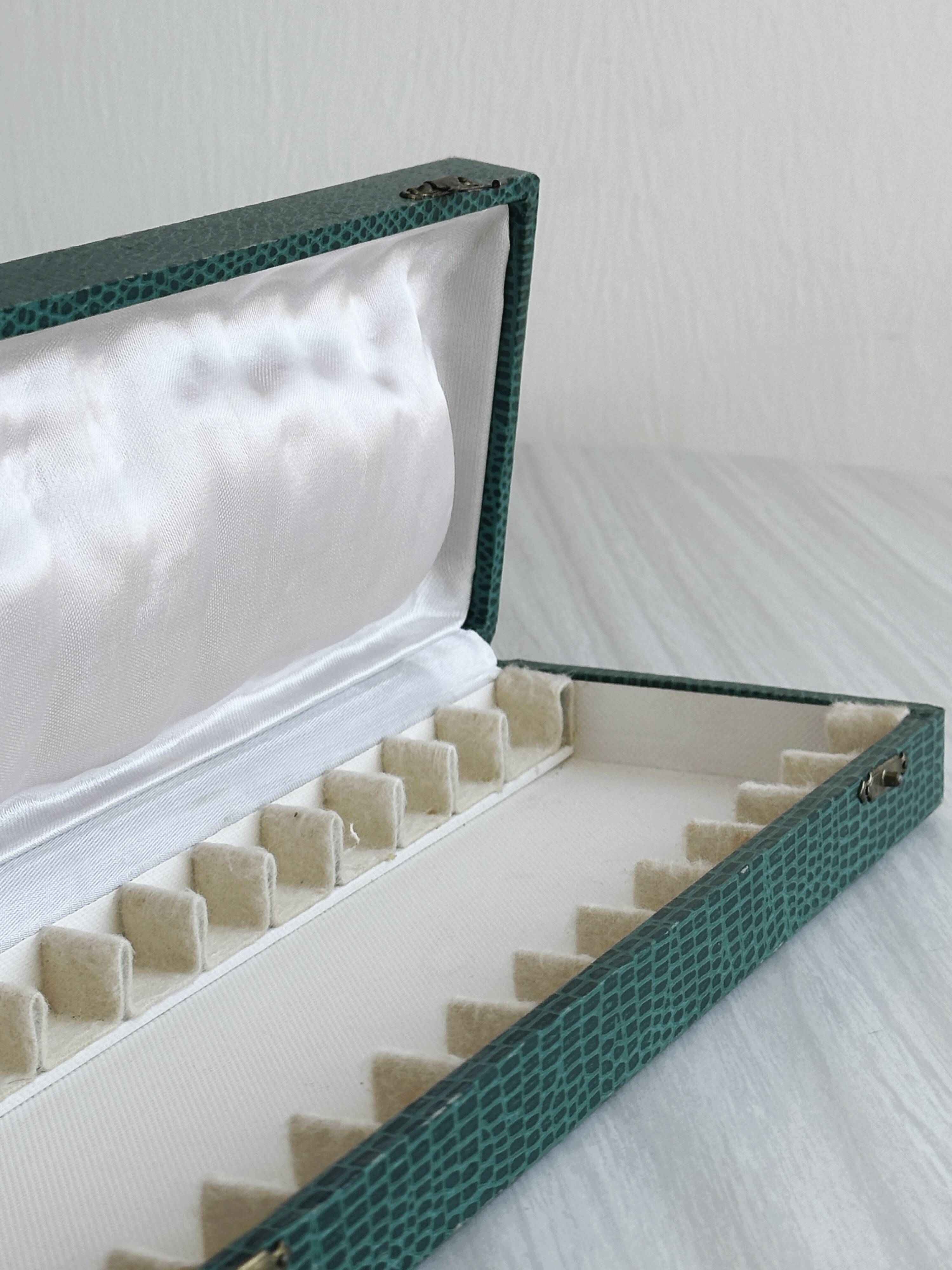 12 ceramic fruit knife holders.