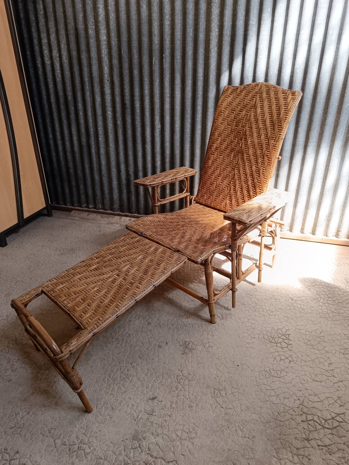 Sunbed - Vintage rattan wicker deckchairs